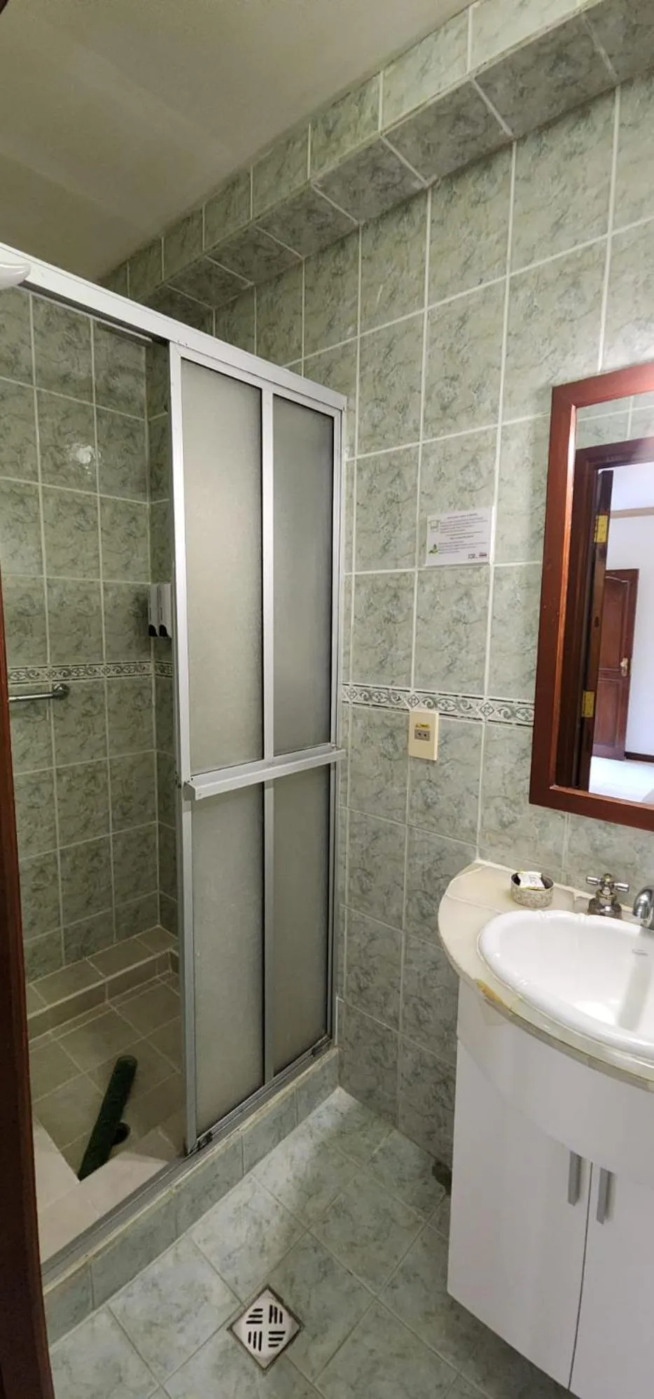Shower in Hotel Carmen