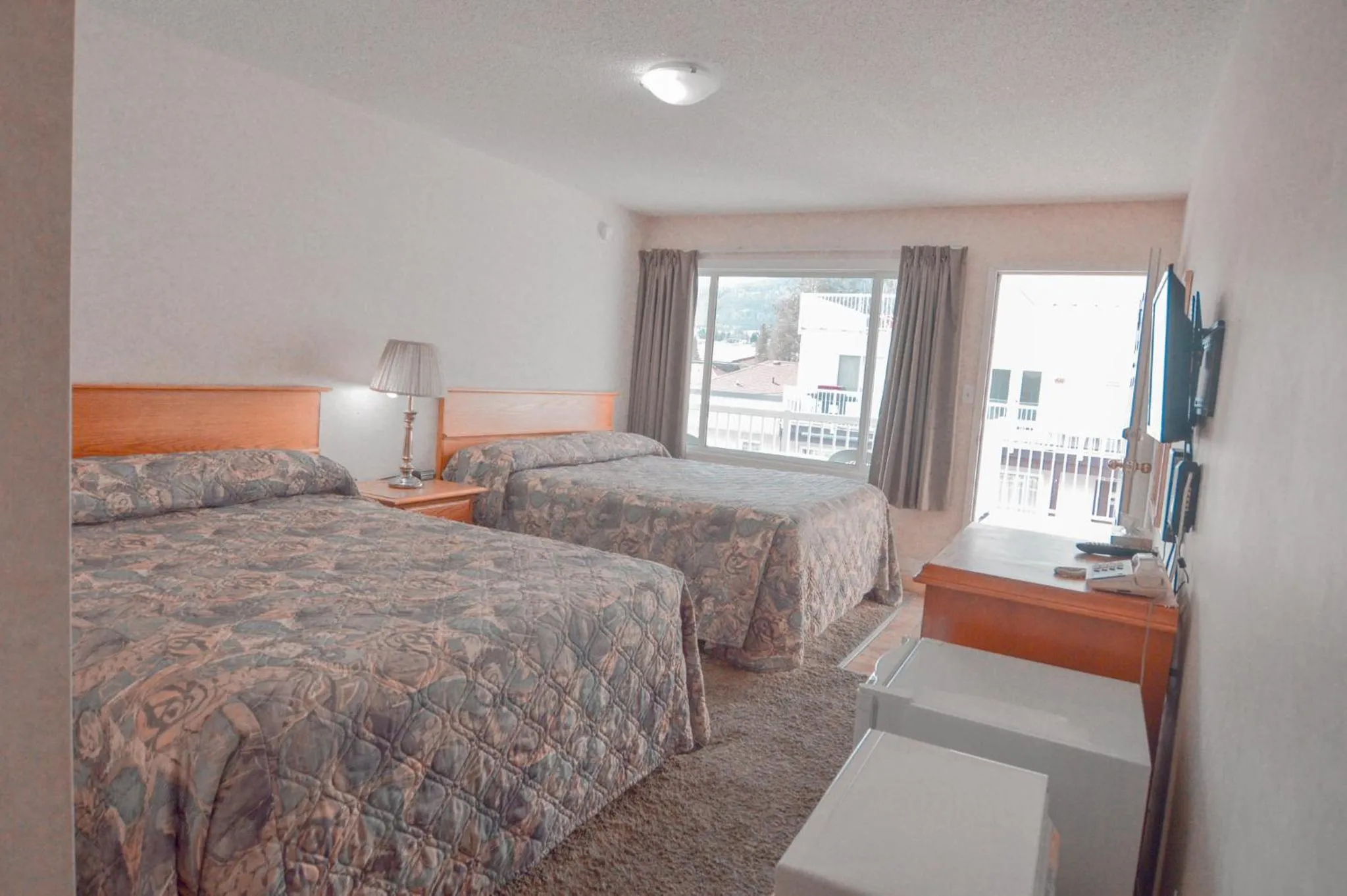 Bedroom, Bed in Shoreline Resort Condominiums