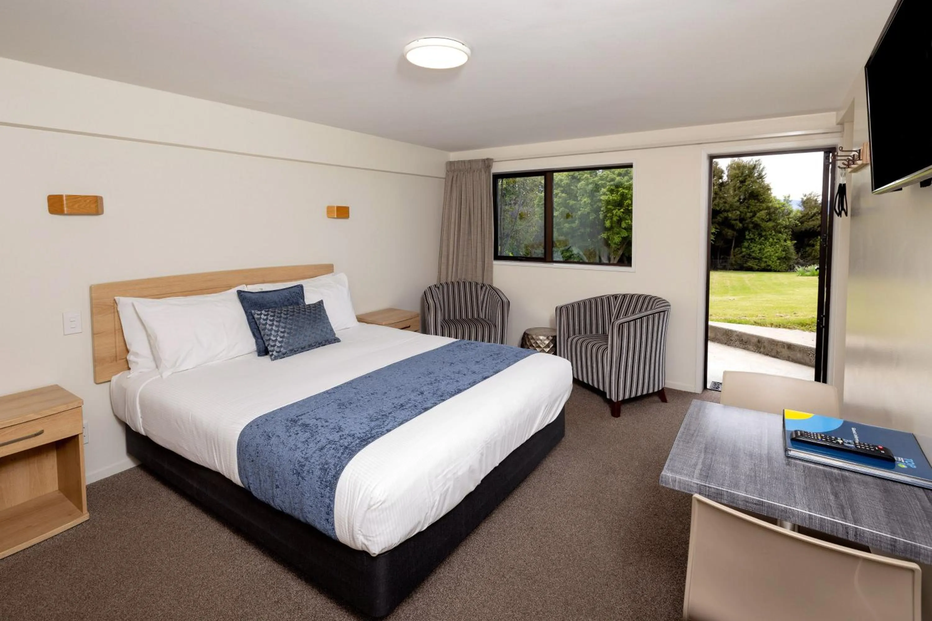 Bed in Wanaka Top 10 Holiday Park