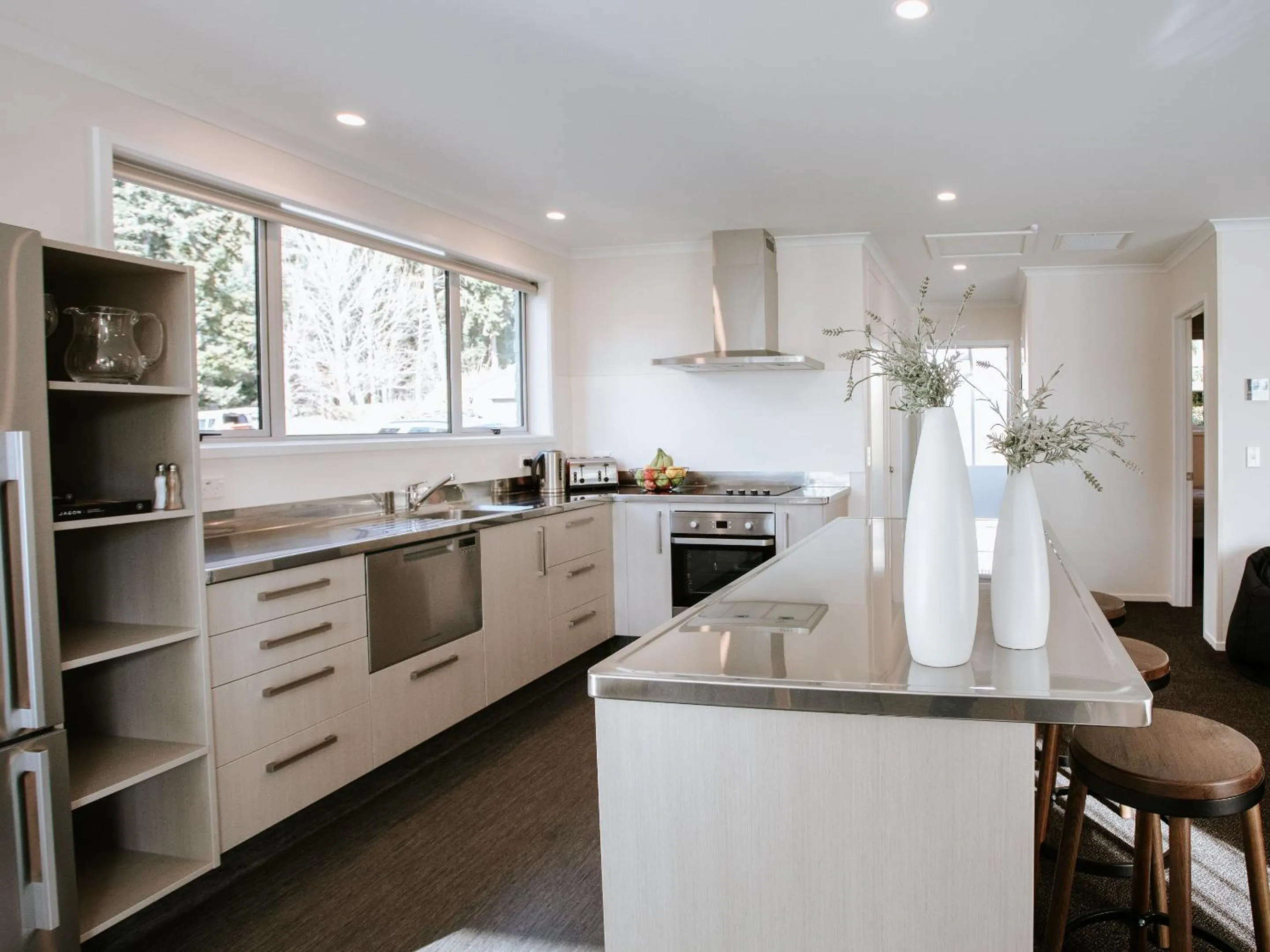 Kitchen or kitchenette in Wanaka Top 10 Holiday Park