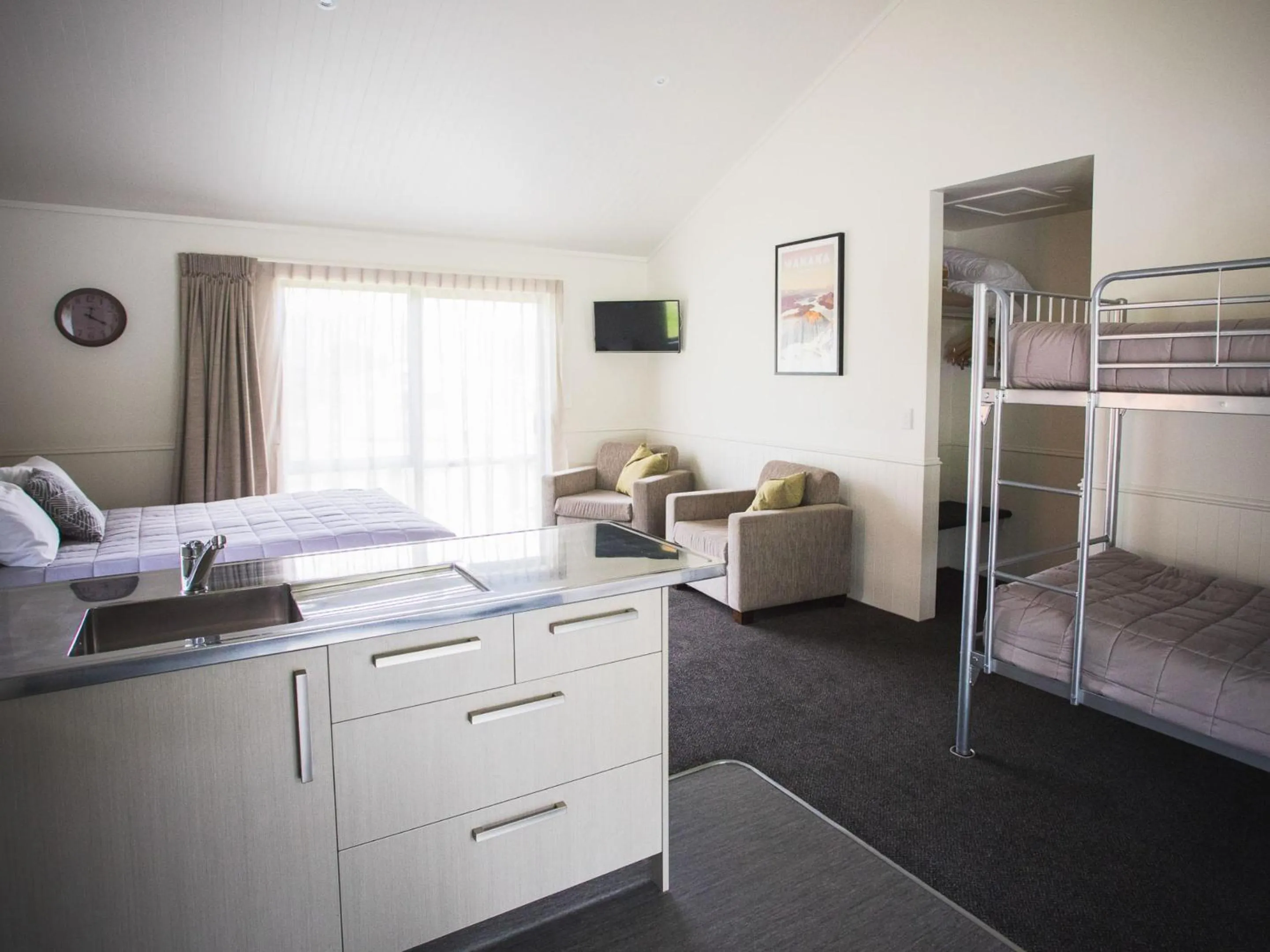 Living room, Bed in Wanaka Top 10 Holiday Park