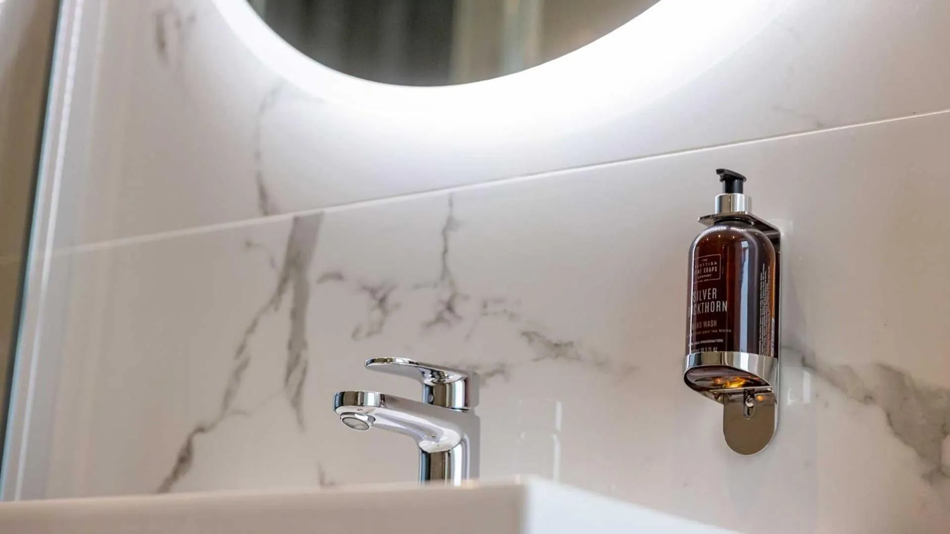 Shower in Brisbane House Hotel