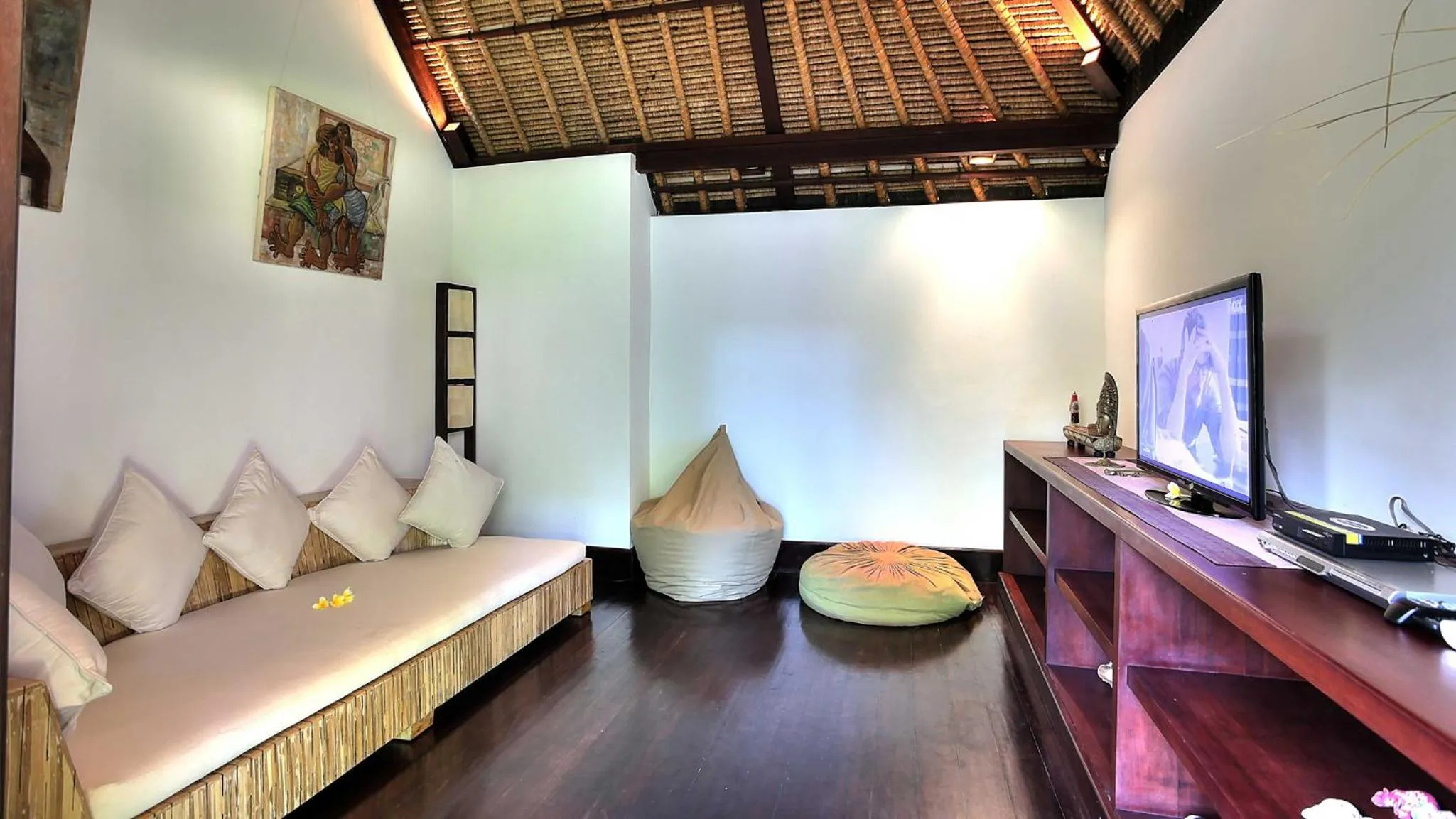 TV and multimedia, Bed in Villa Alamanda