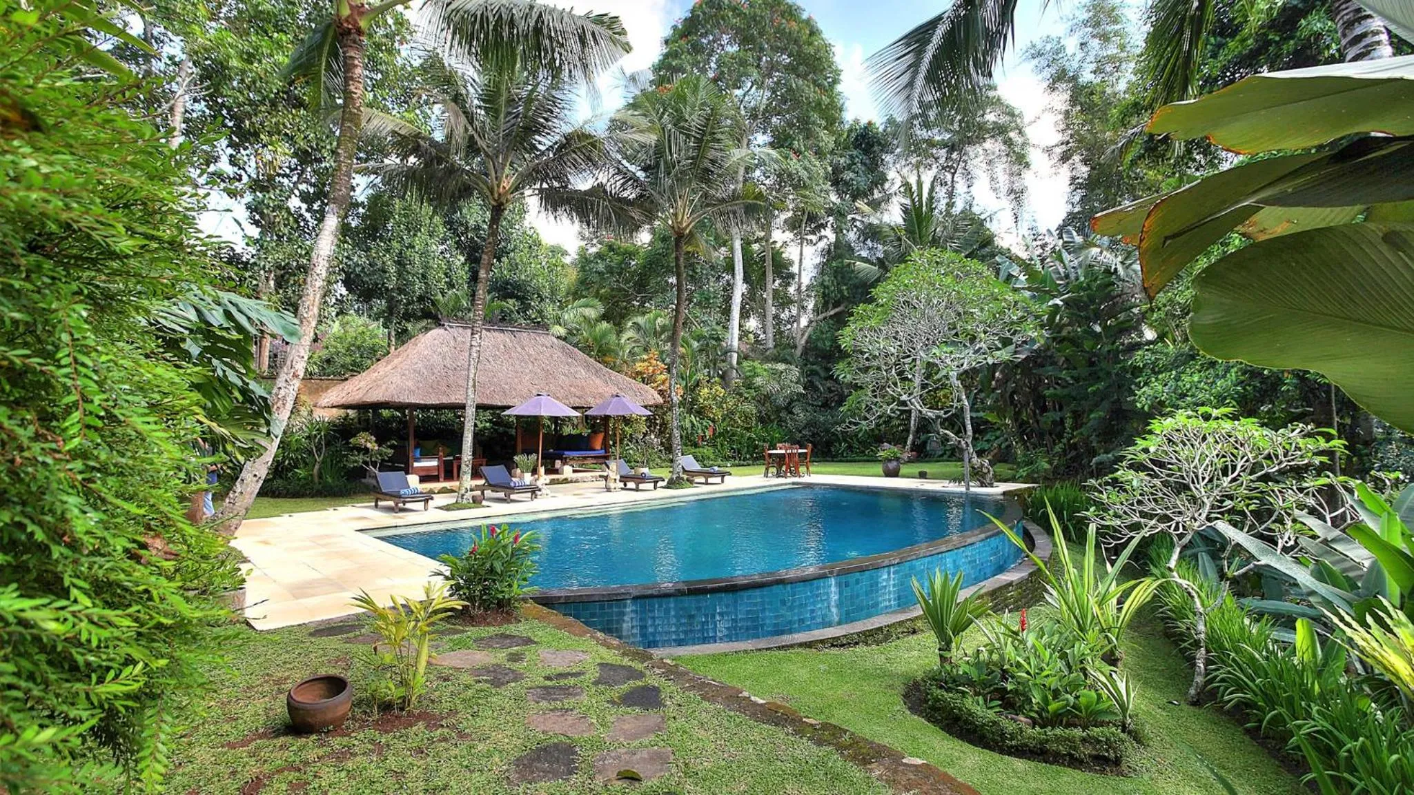 Pool view in Villa Alamanda