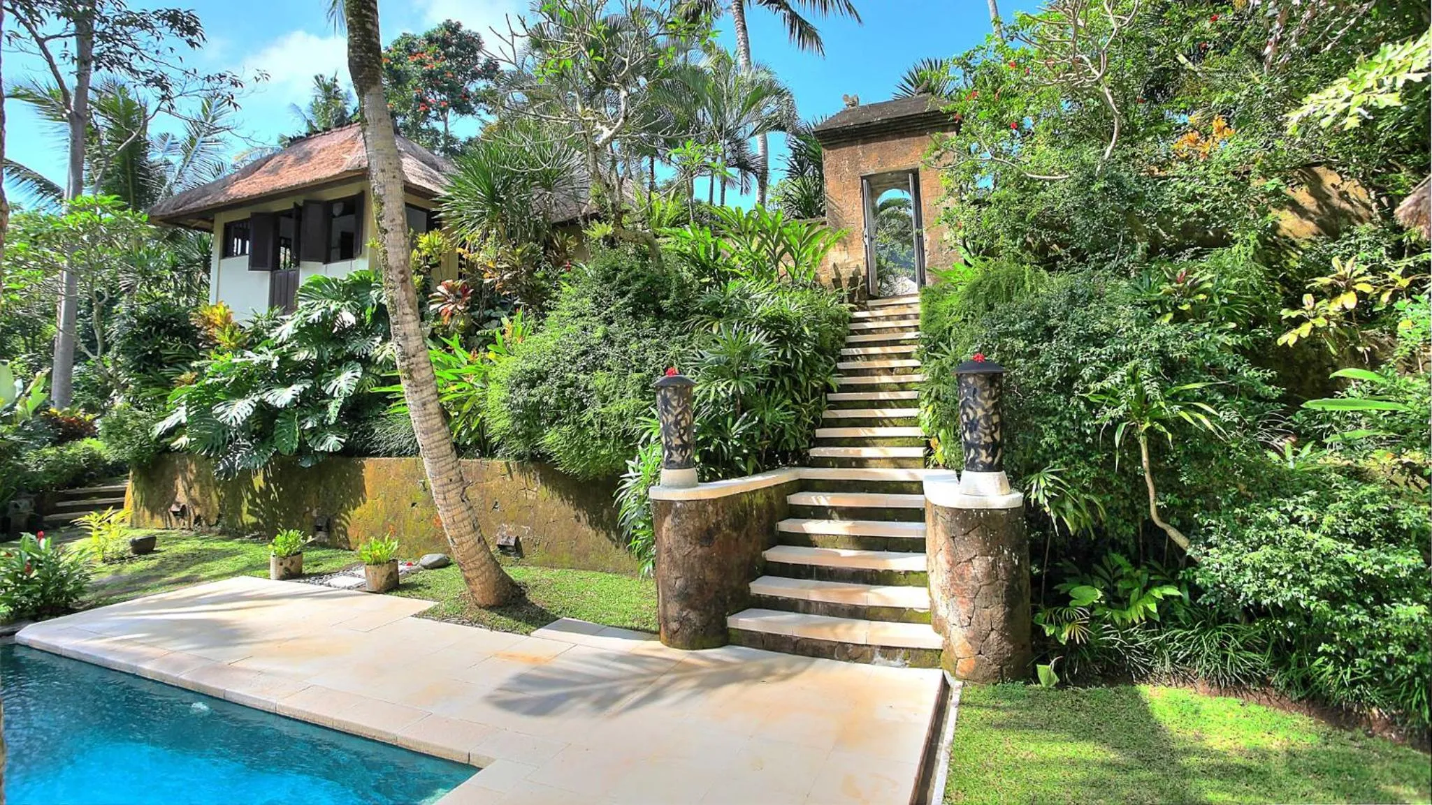 Property building in Villa Alamanda