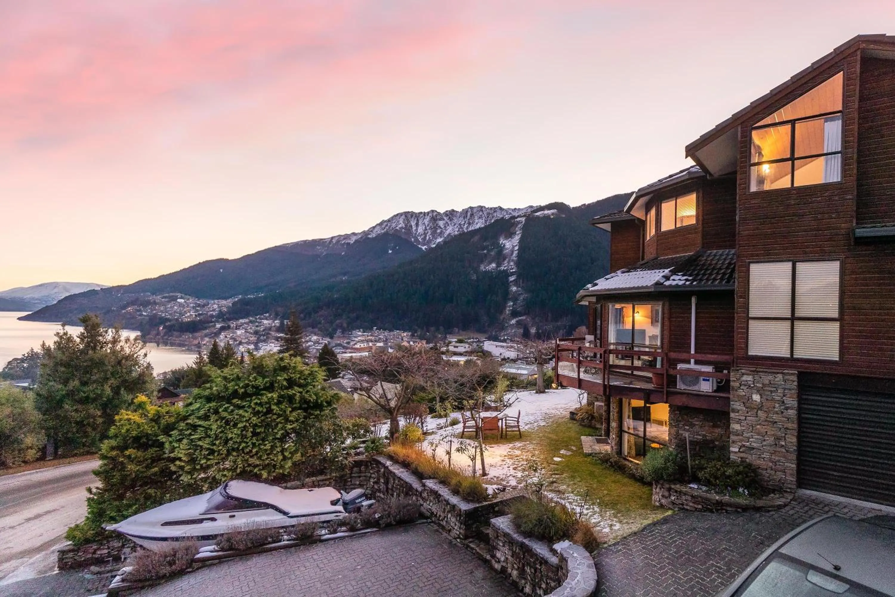 Property building in Balmoral Lodge