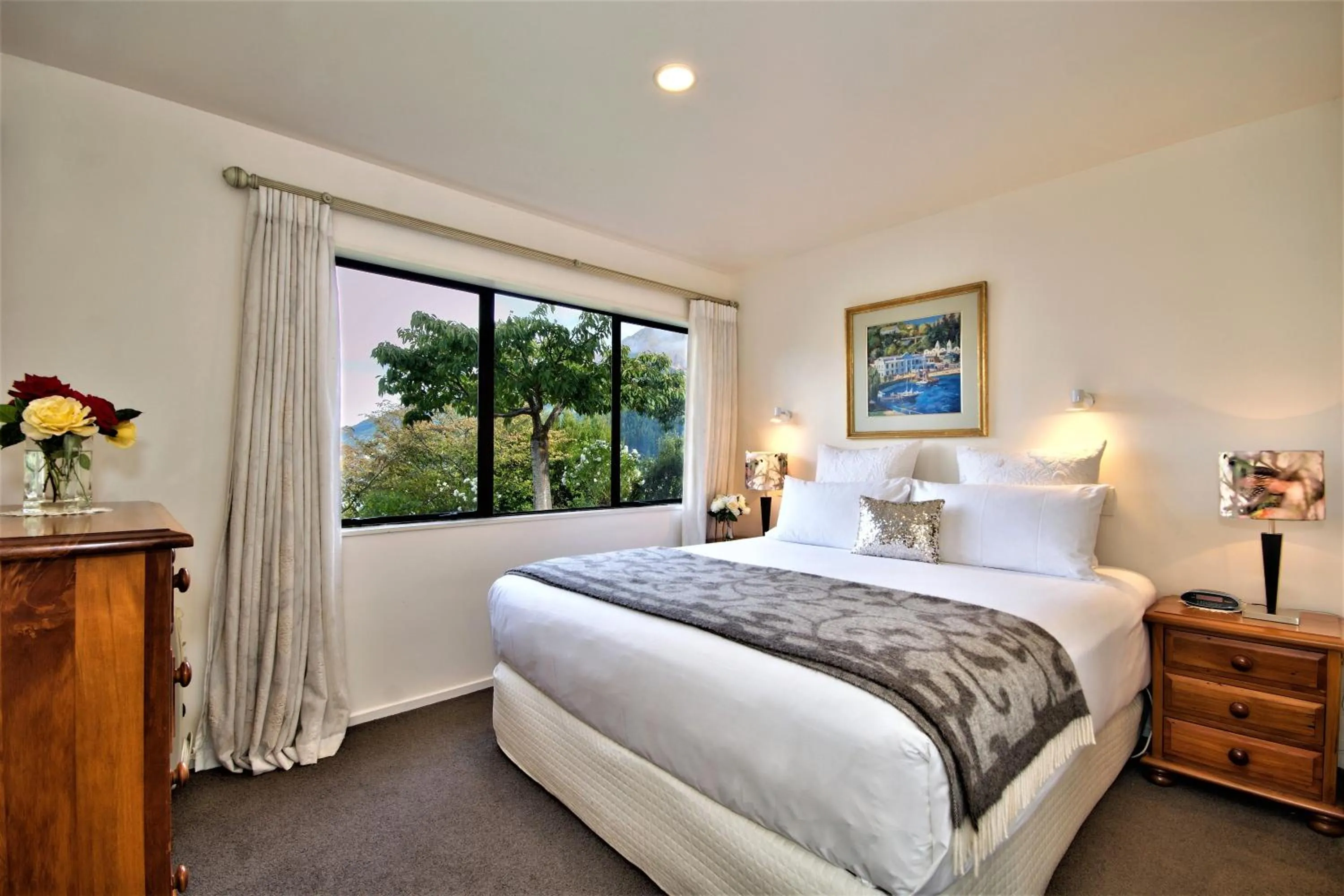 Photo of the whole room, Bed in Balmoral Lodge