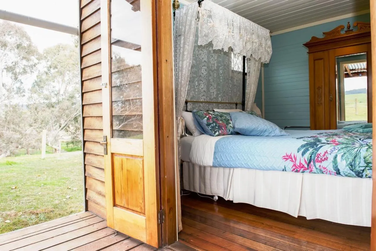 Bed in Colby Cottages, Wooragee near Beechworth