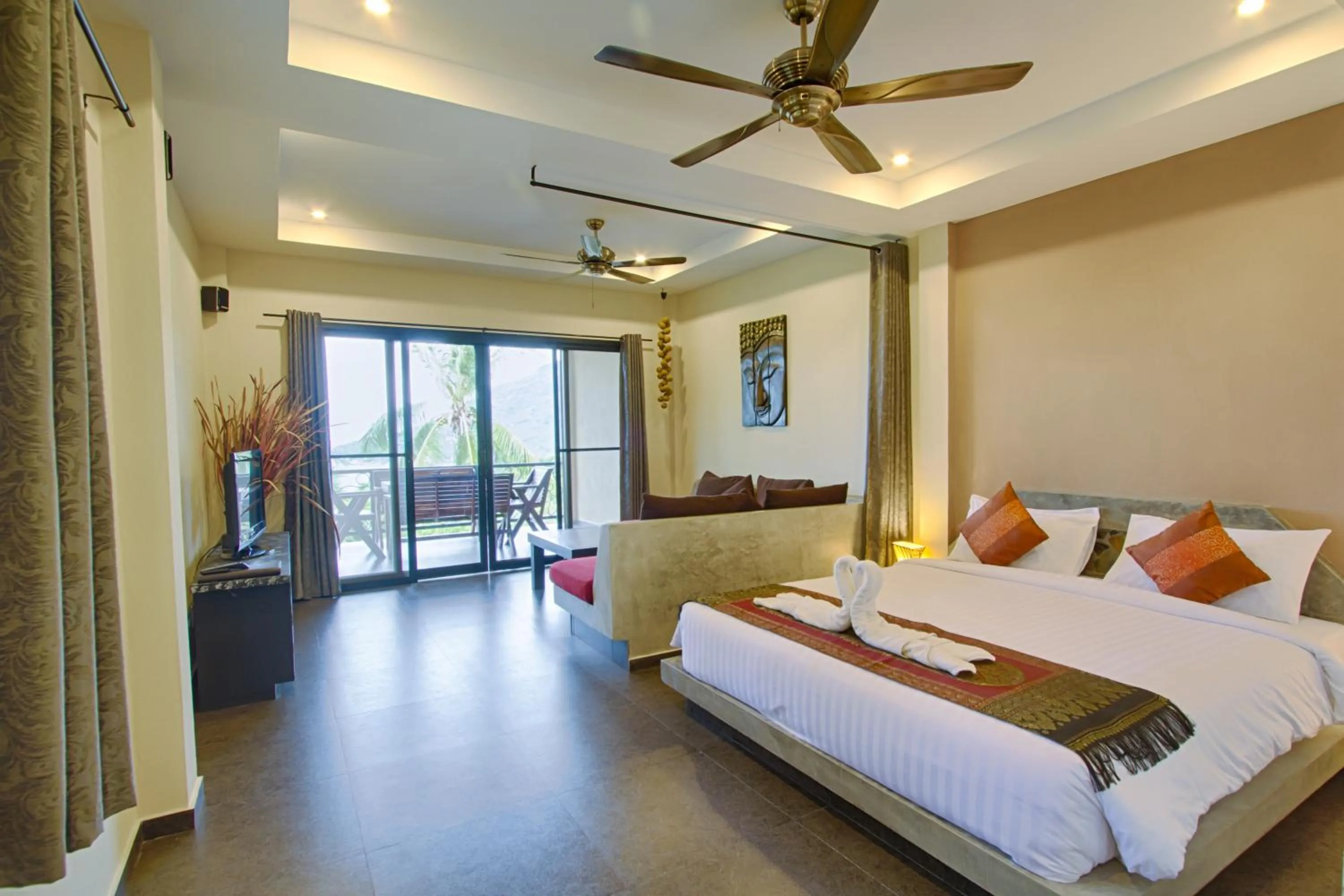 Photo of the whole room, Bed in Koh Tao Heights Exclusive Apartments