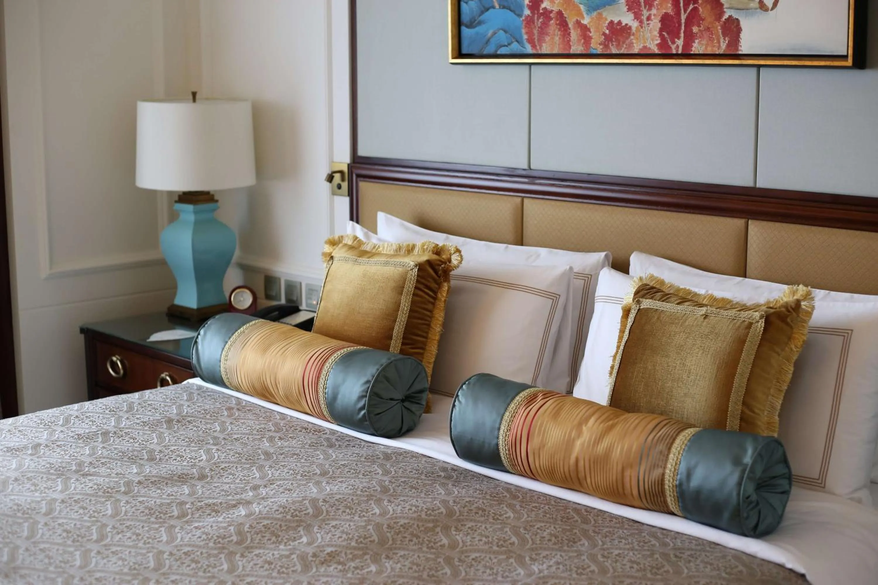 Photo of the whole room, Bed in Shangri-La Manzhouli