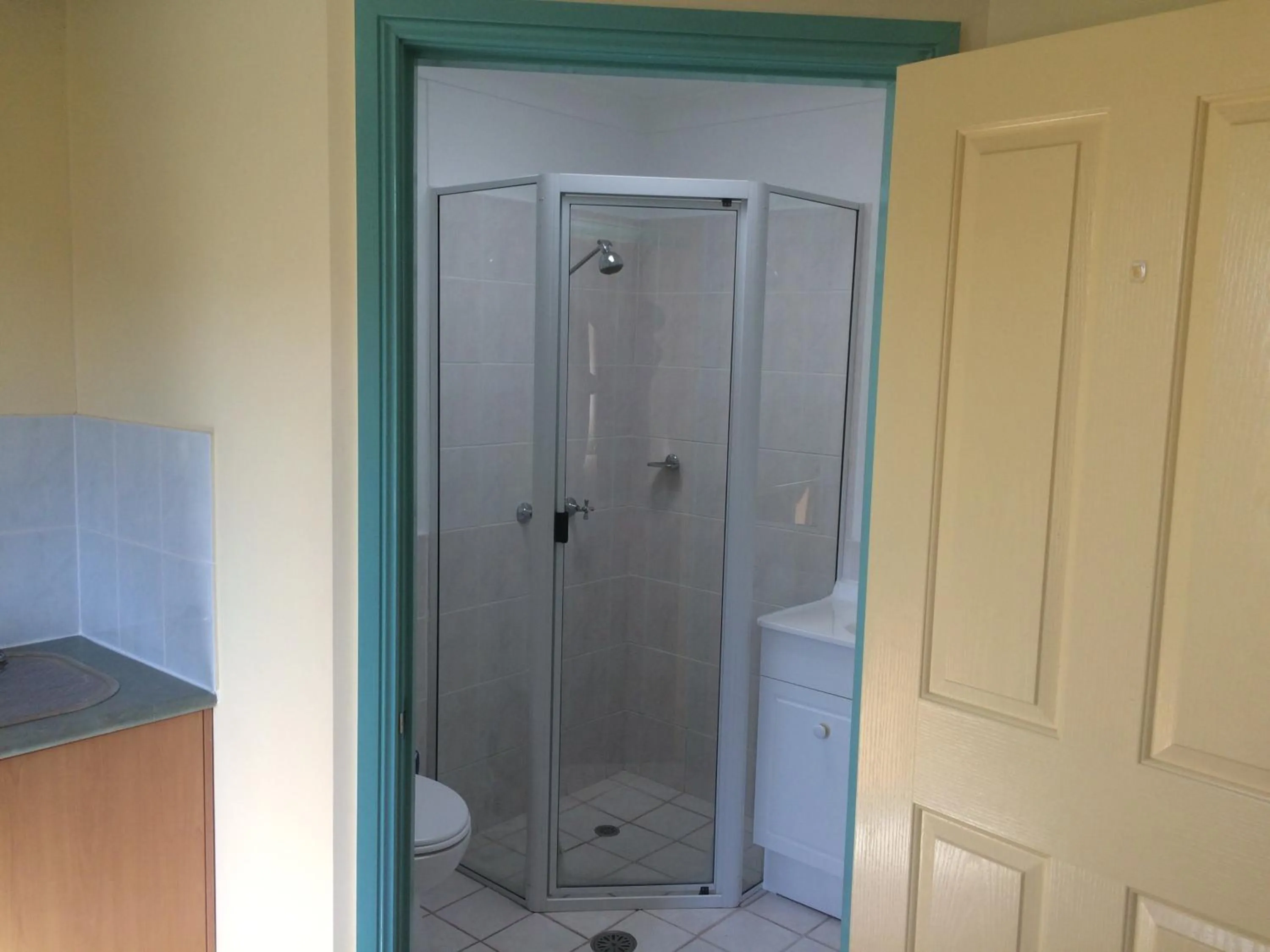 Bathroom in John Oxley Motel