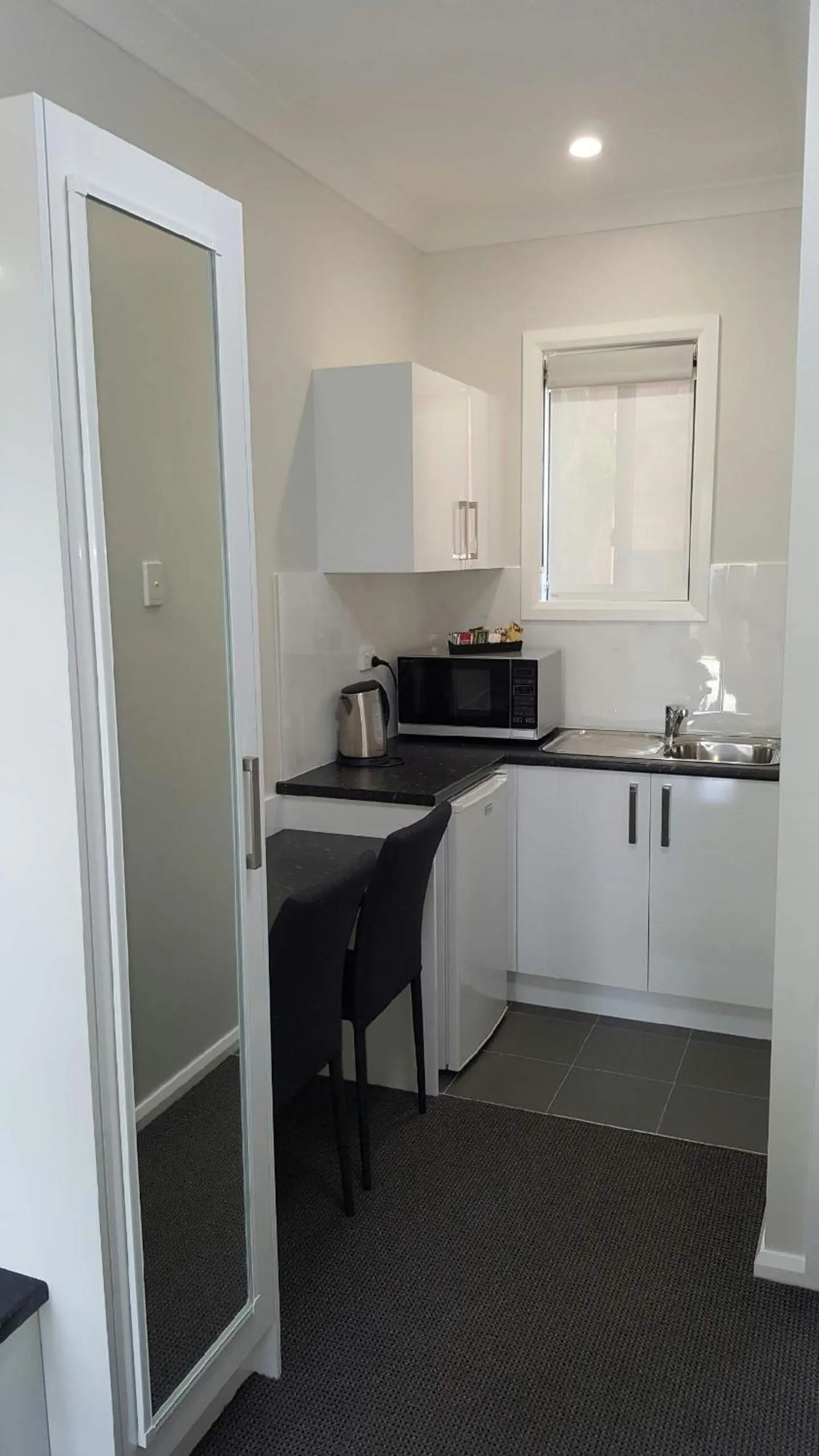 Kitchen or kitchenette in John Oxley Motel