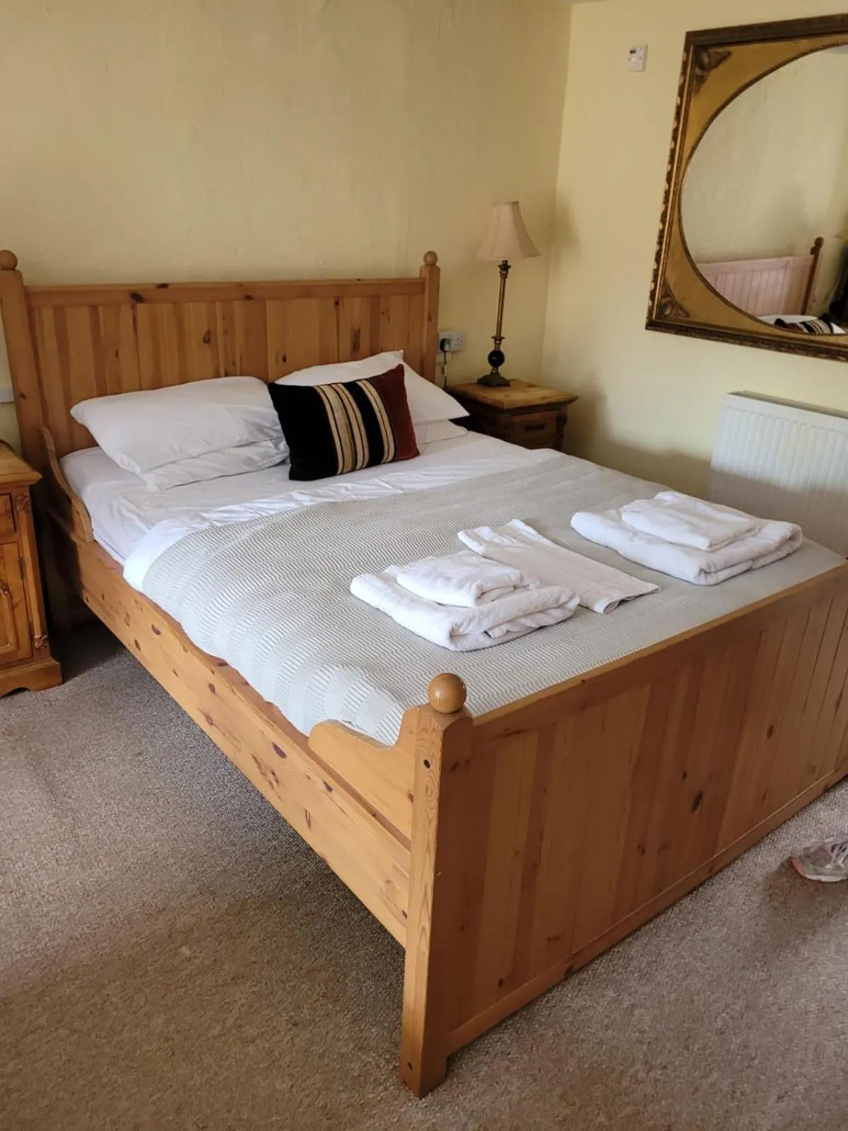 Bed in Longs Hotel & Inn
