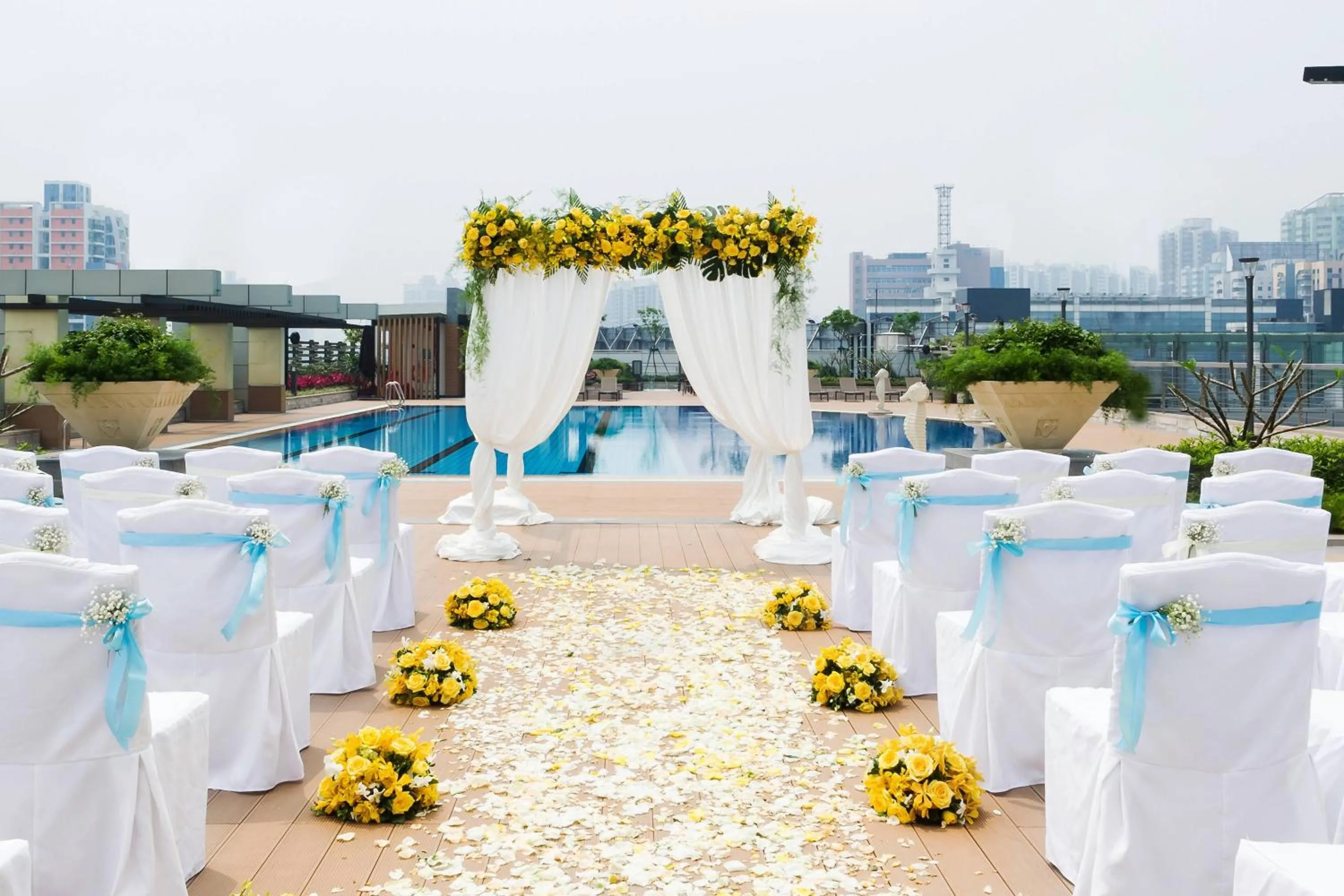 Swimming pool in Sheraton Guangzhou Hotel