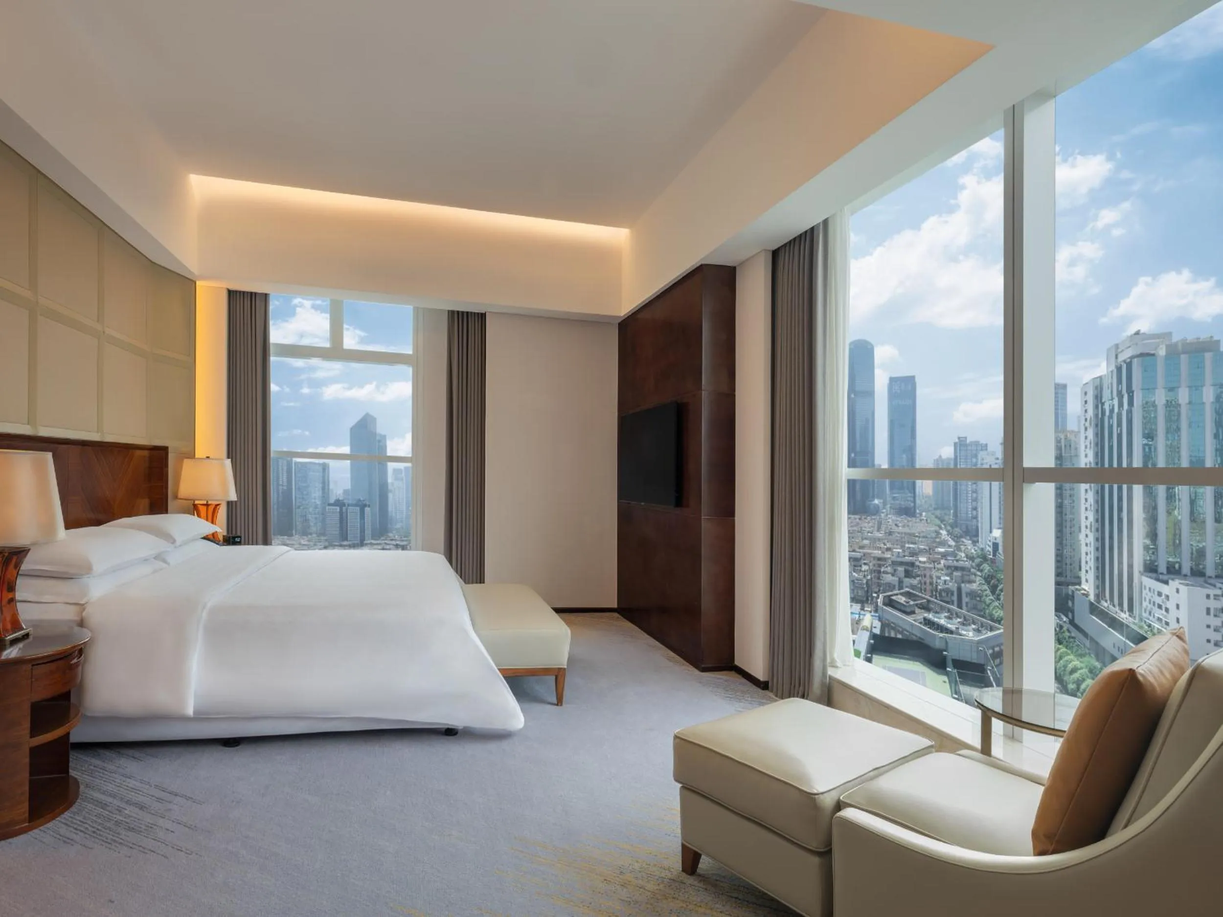 Bedroom, Bed in Sheraton Guangzhou Hotel