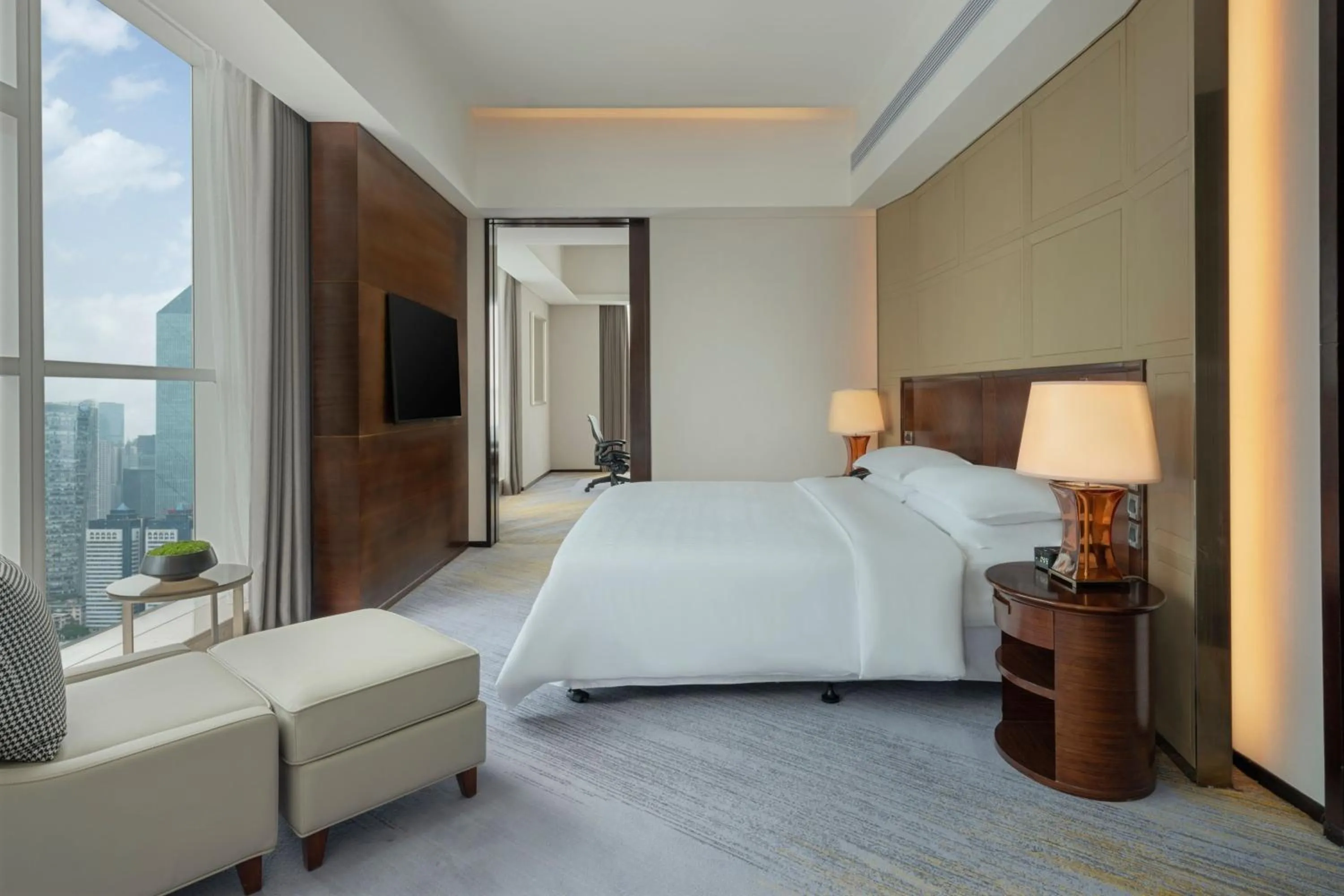 Bedroom, Bed in Sheraton Guangzhou Hotel