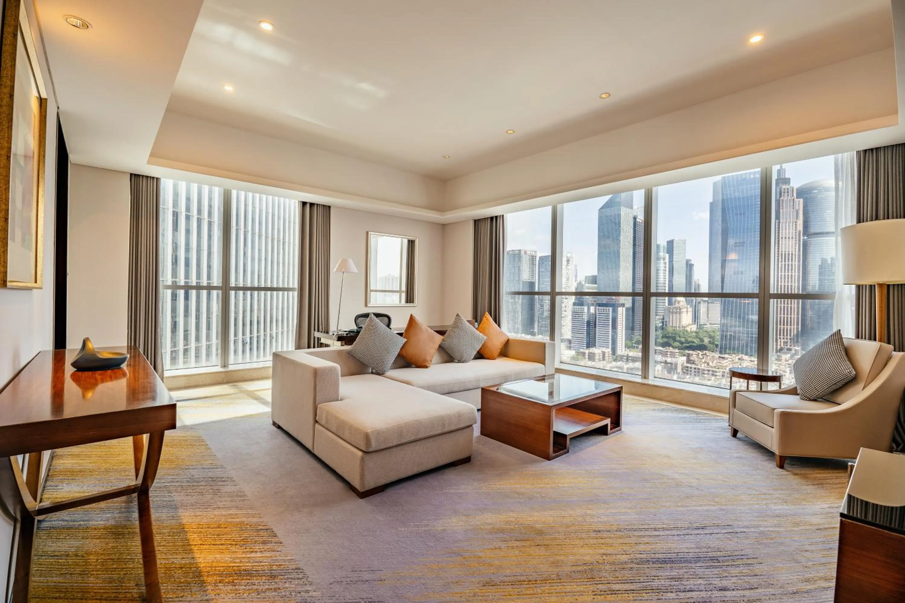 Living room, Bed in Sheraton Guangzhou Hotel