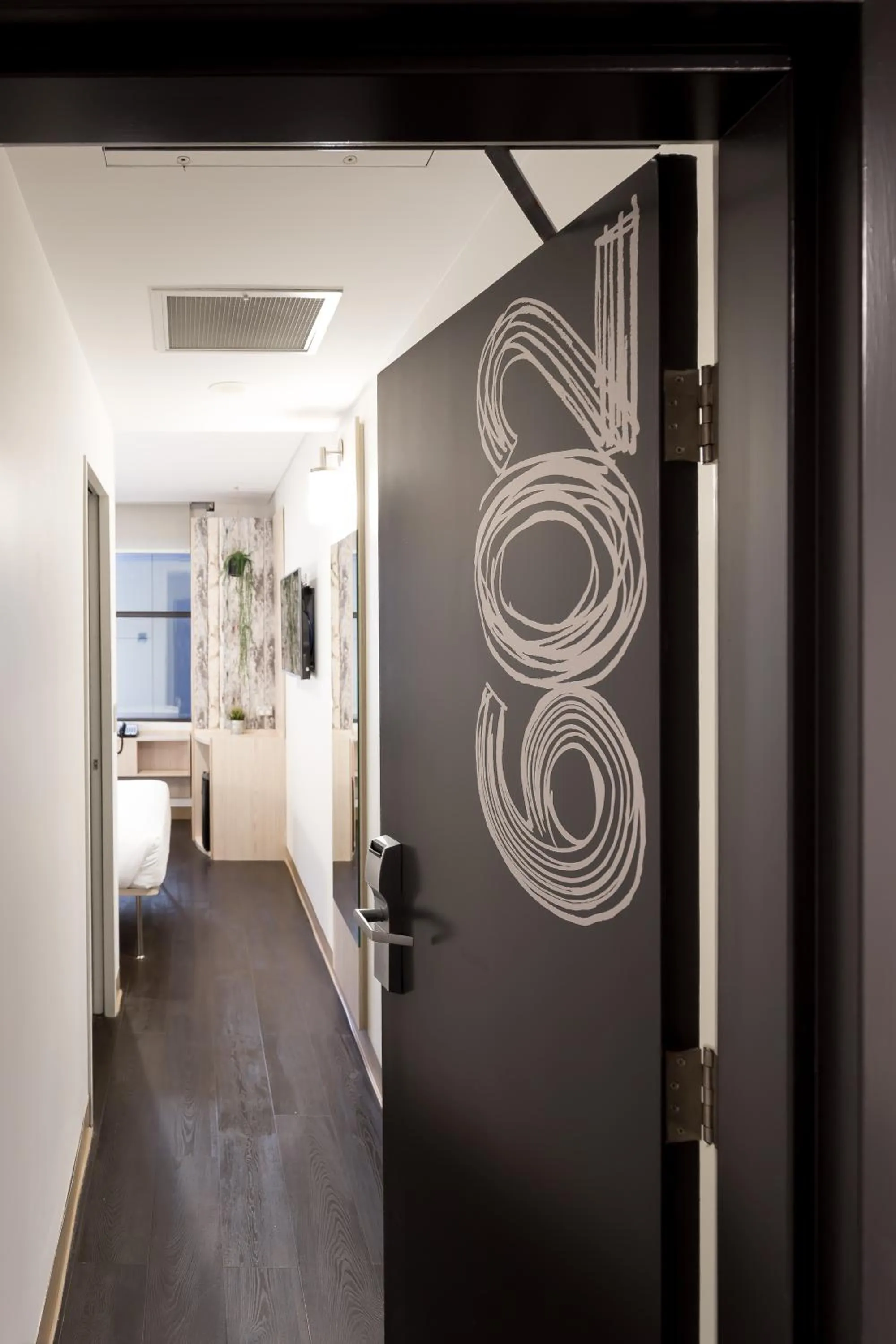 Bedroom in ibis Sydney Barangaroo