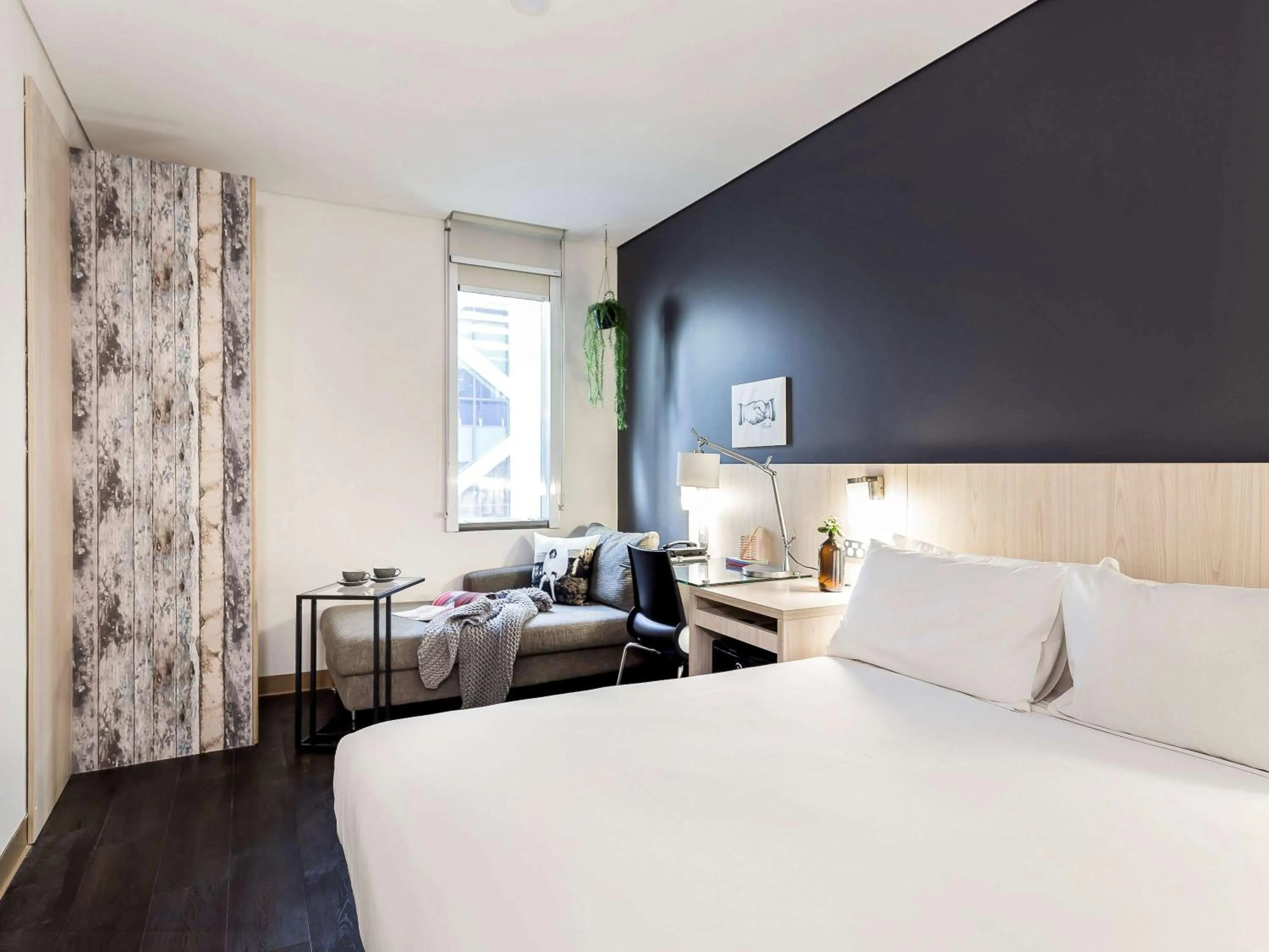 Photo of the whole room, Bed in ibis Sydney Barangaroo