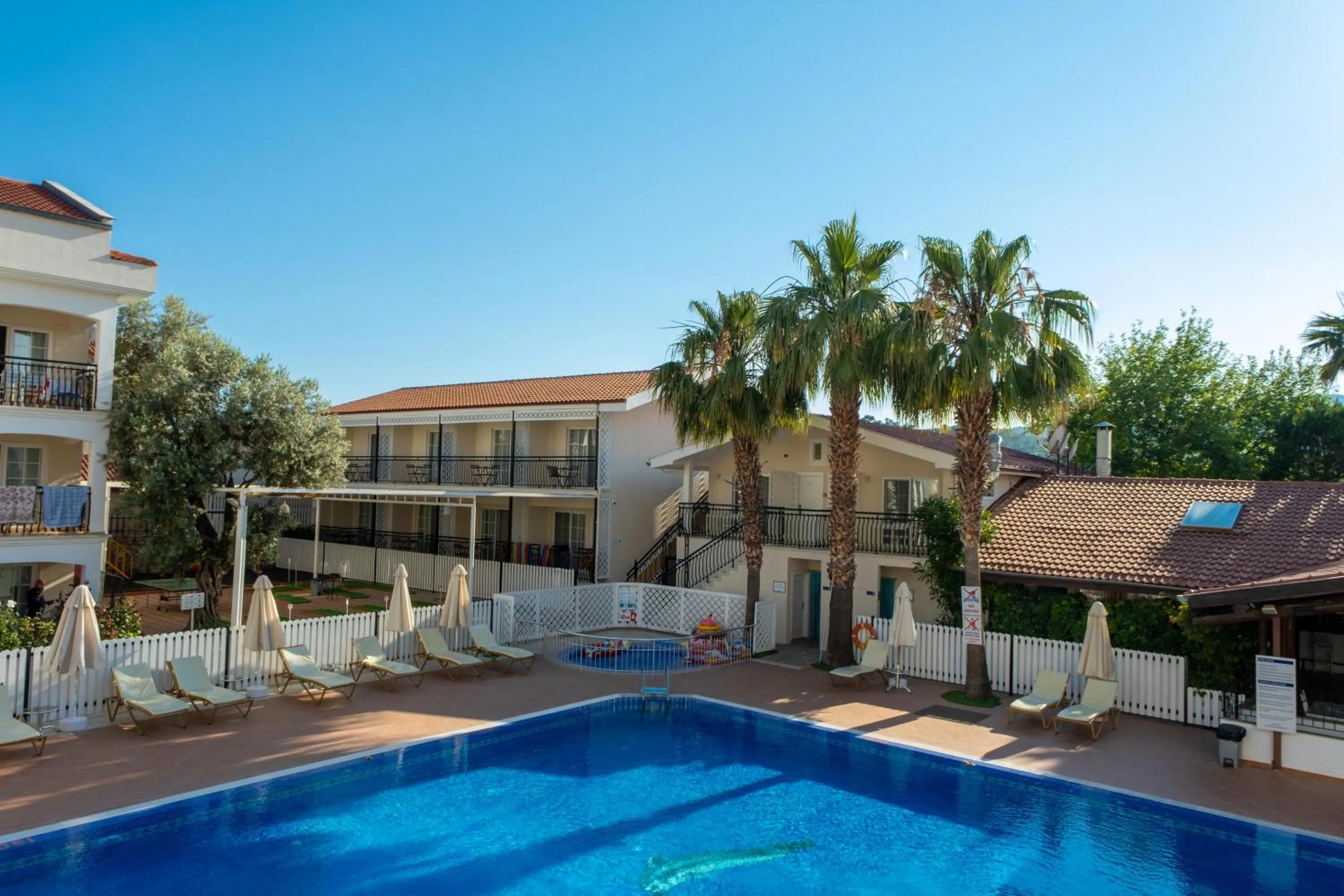 Sea Breeze Hotel and Apartments