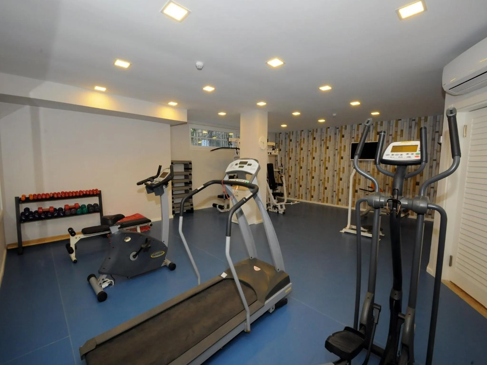 Fitness centre/facilities in Sea Breeze Hotel and Apartments