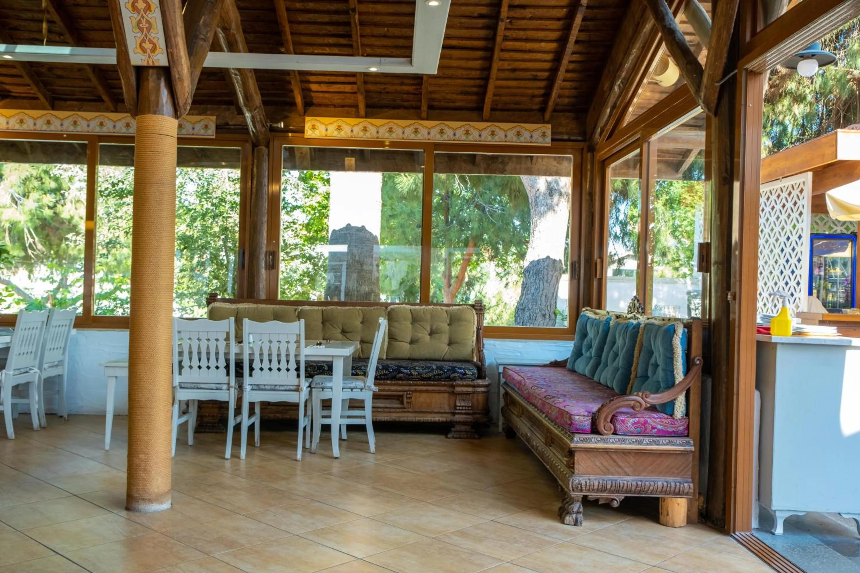 Sea Breeze Hotel and Apartments