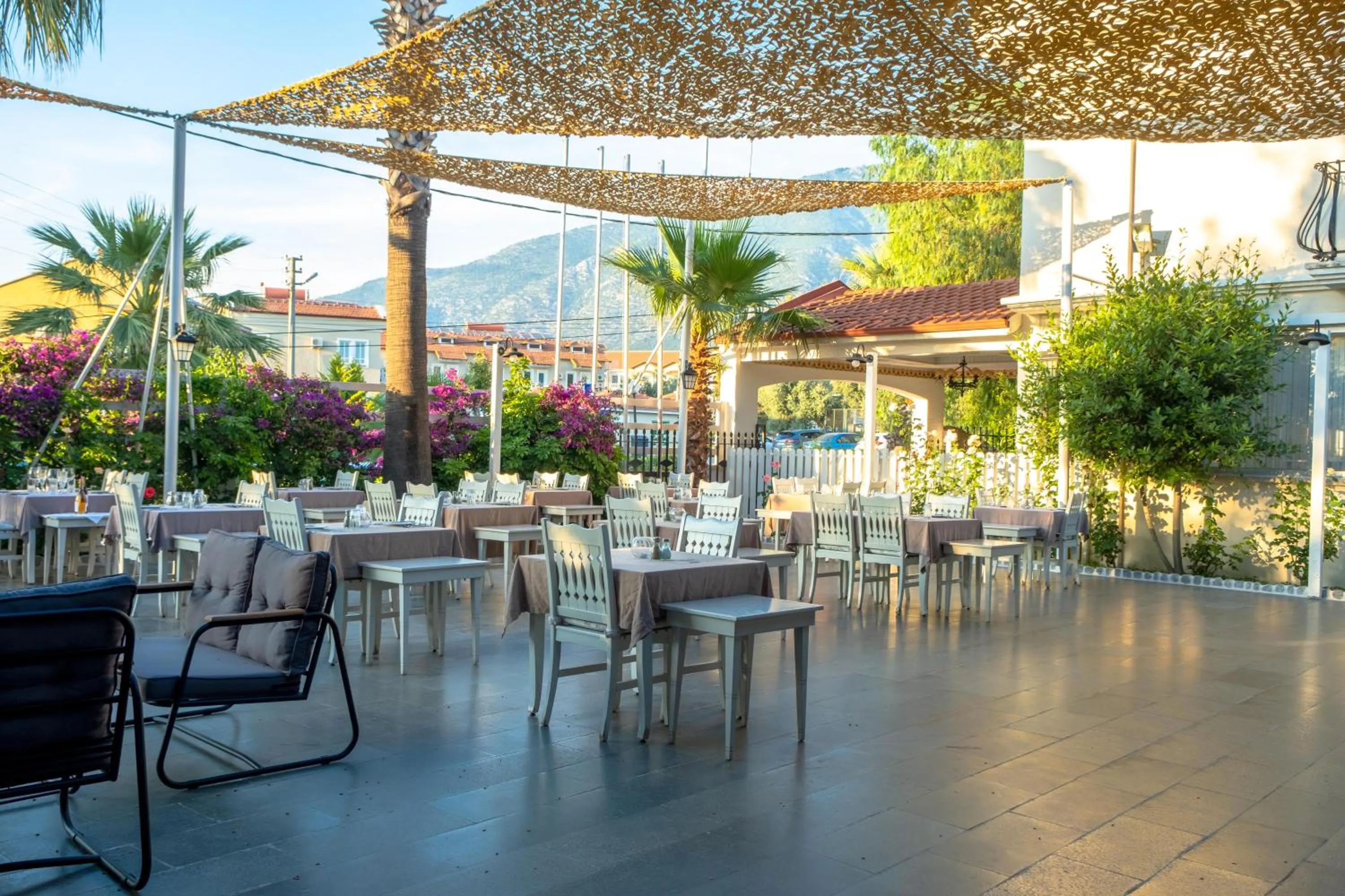 Sea Breeze Hotel and Apartments