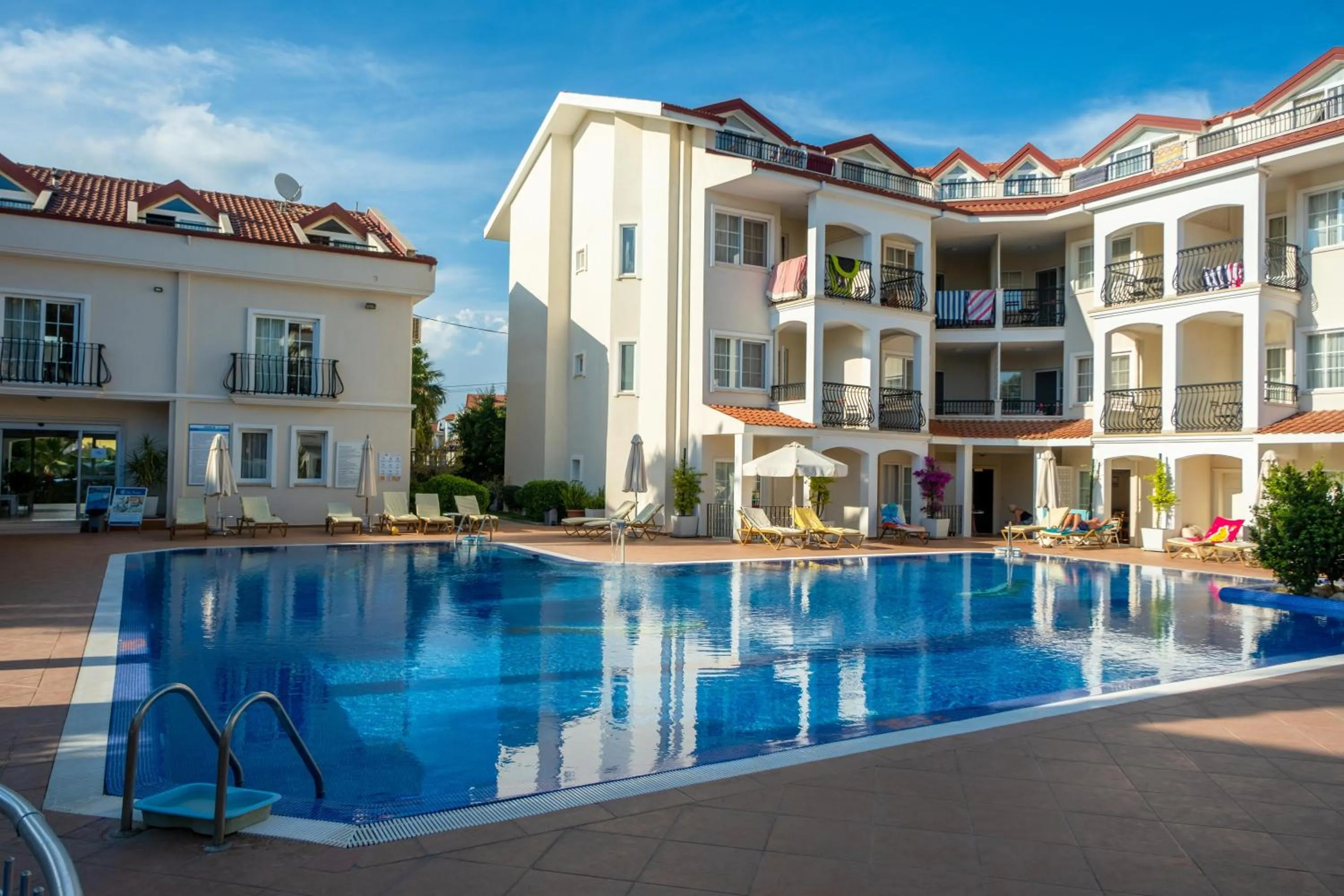 Sea Breeze Hotel and Apartments