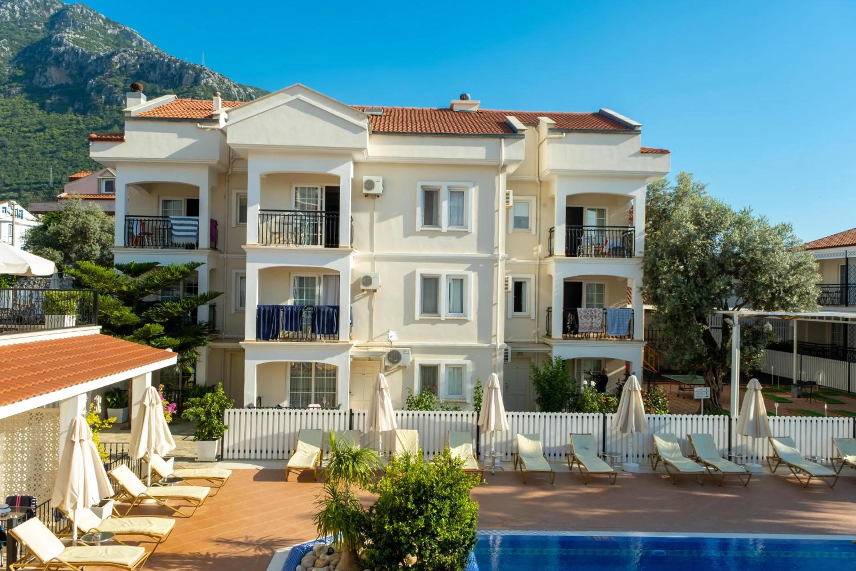 Sea Breeze Hotel and Apartments