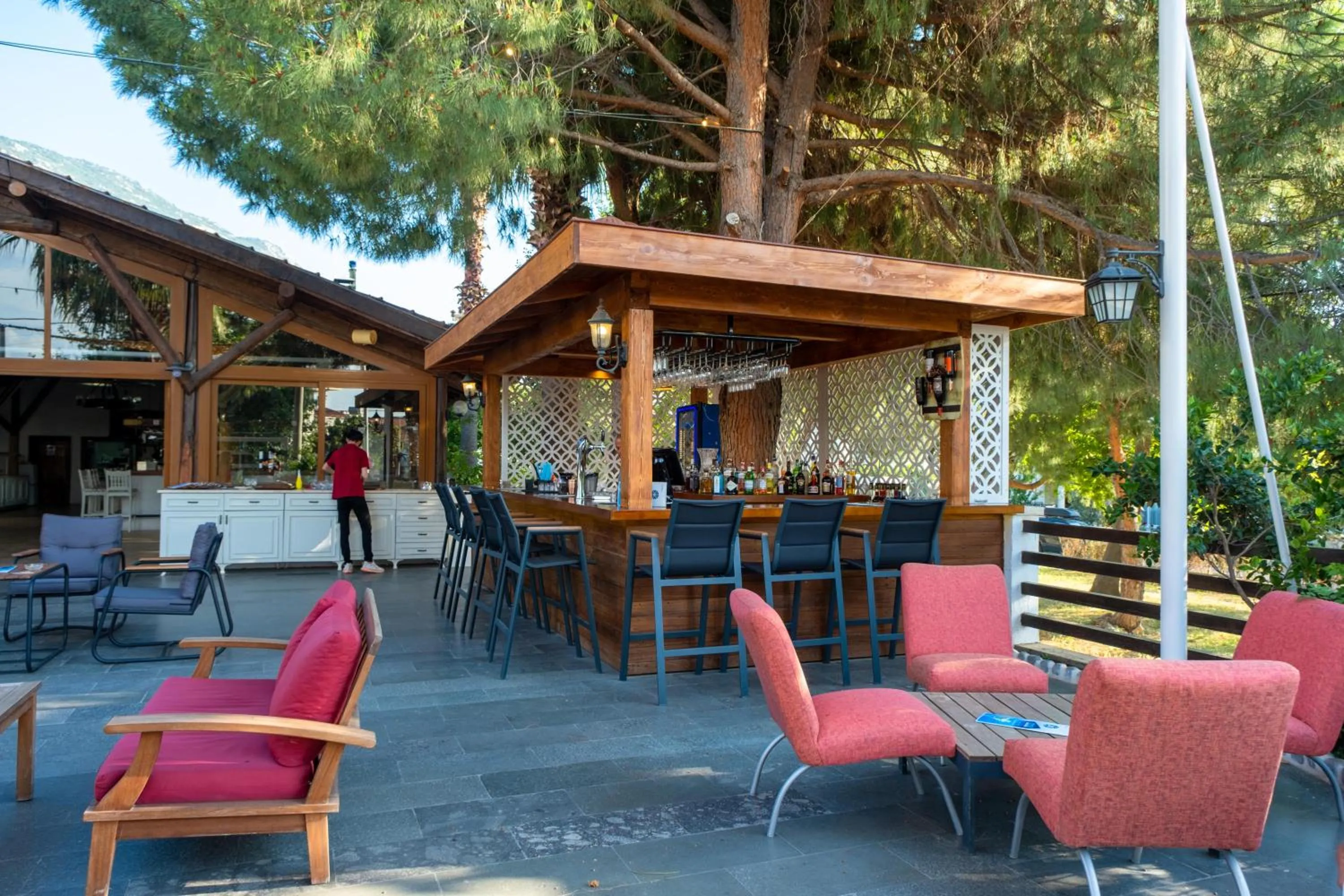 Restaurant/places to eat in Sea Breeze Hotel and Apartments