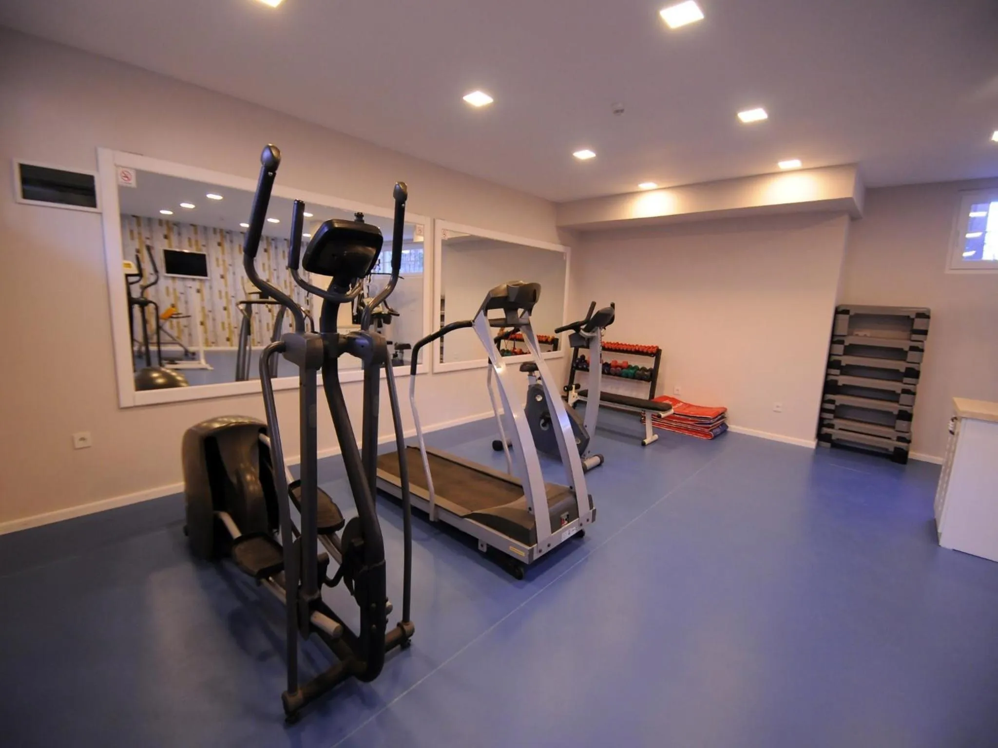 Fitness centre/facilities in Sea Breeze Hotel and Apartments