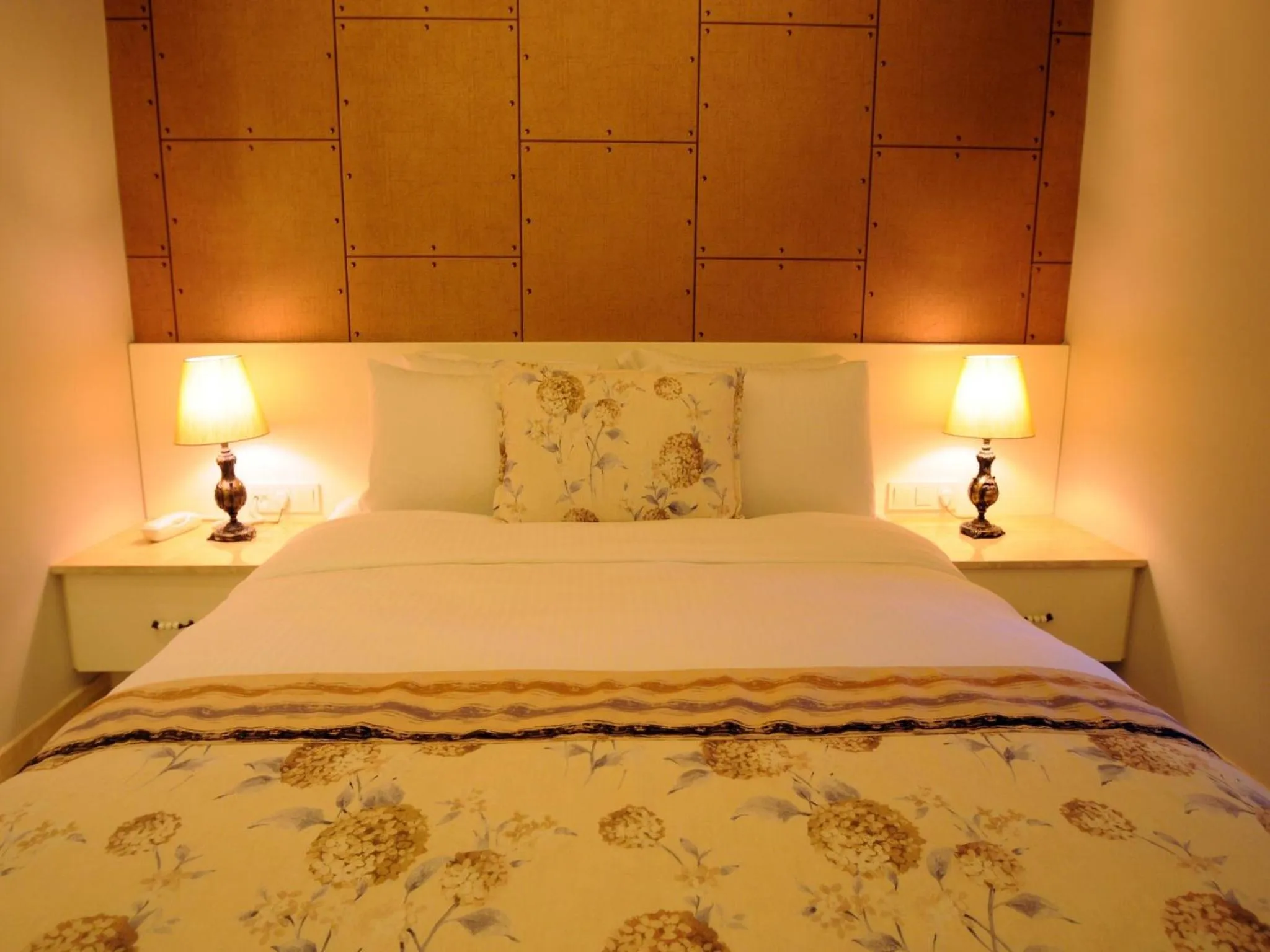 Bed in Sea Breeze Hotel and Apartments