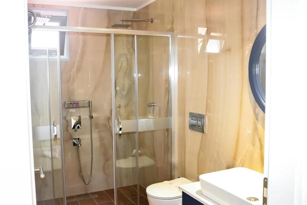 Shower in Sea Breeze Hotel and Apartments