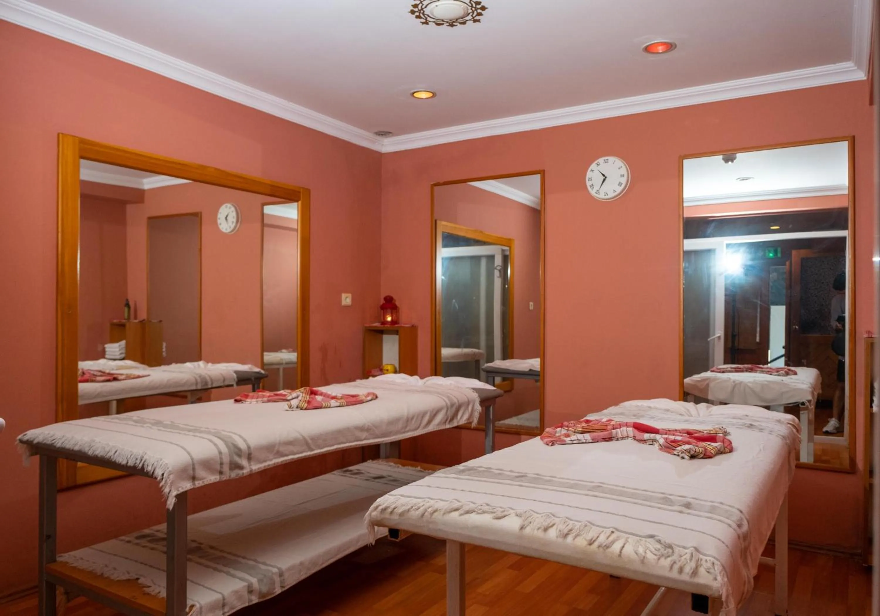 Bed in Sea Breeze Hotel and Apartments