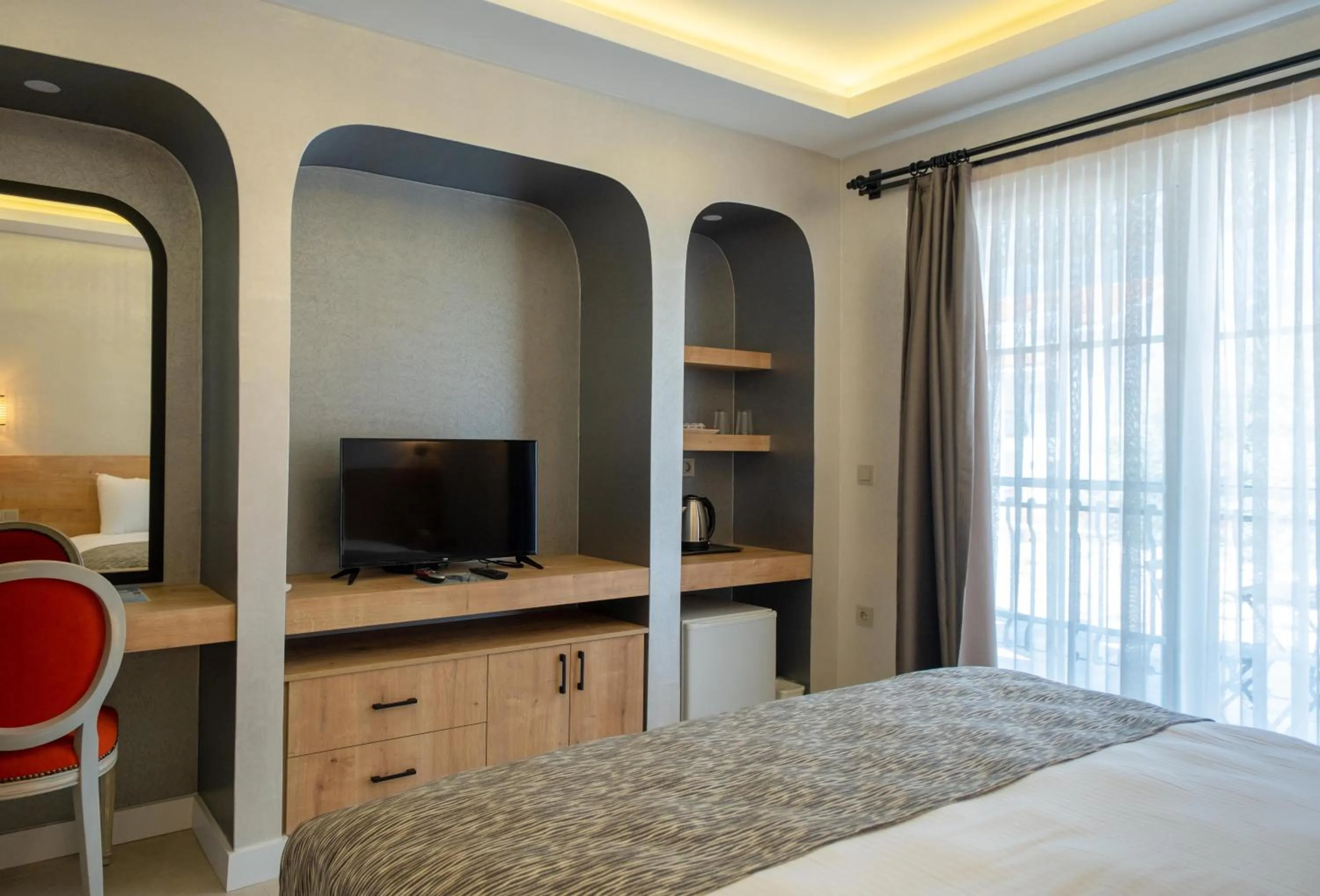 Bed in Sea Breeze Hotel and Apartments