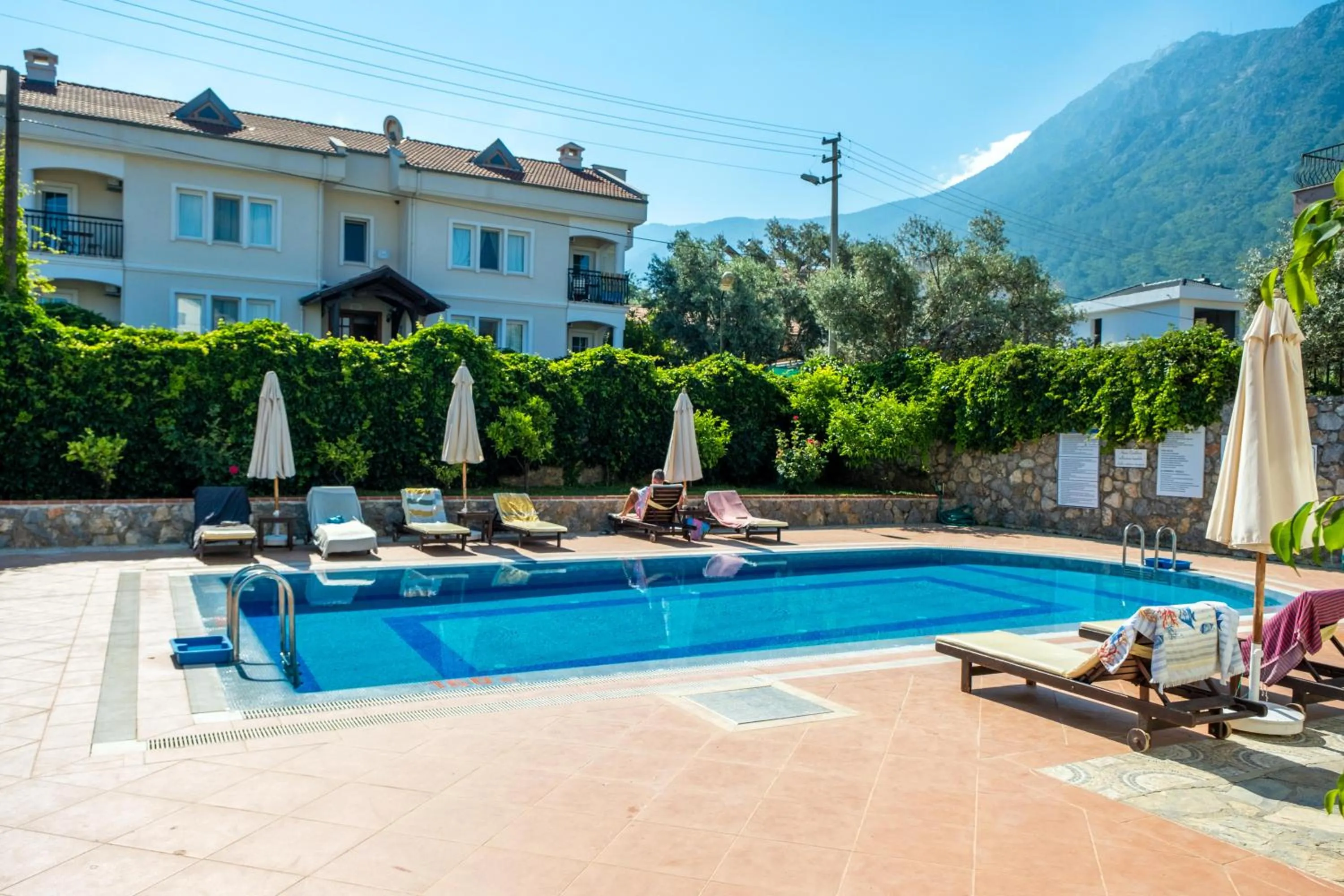 Sea Breeze Hotel and Apartments