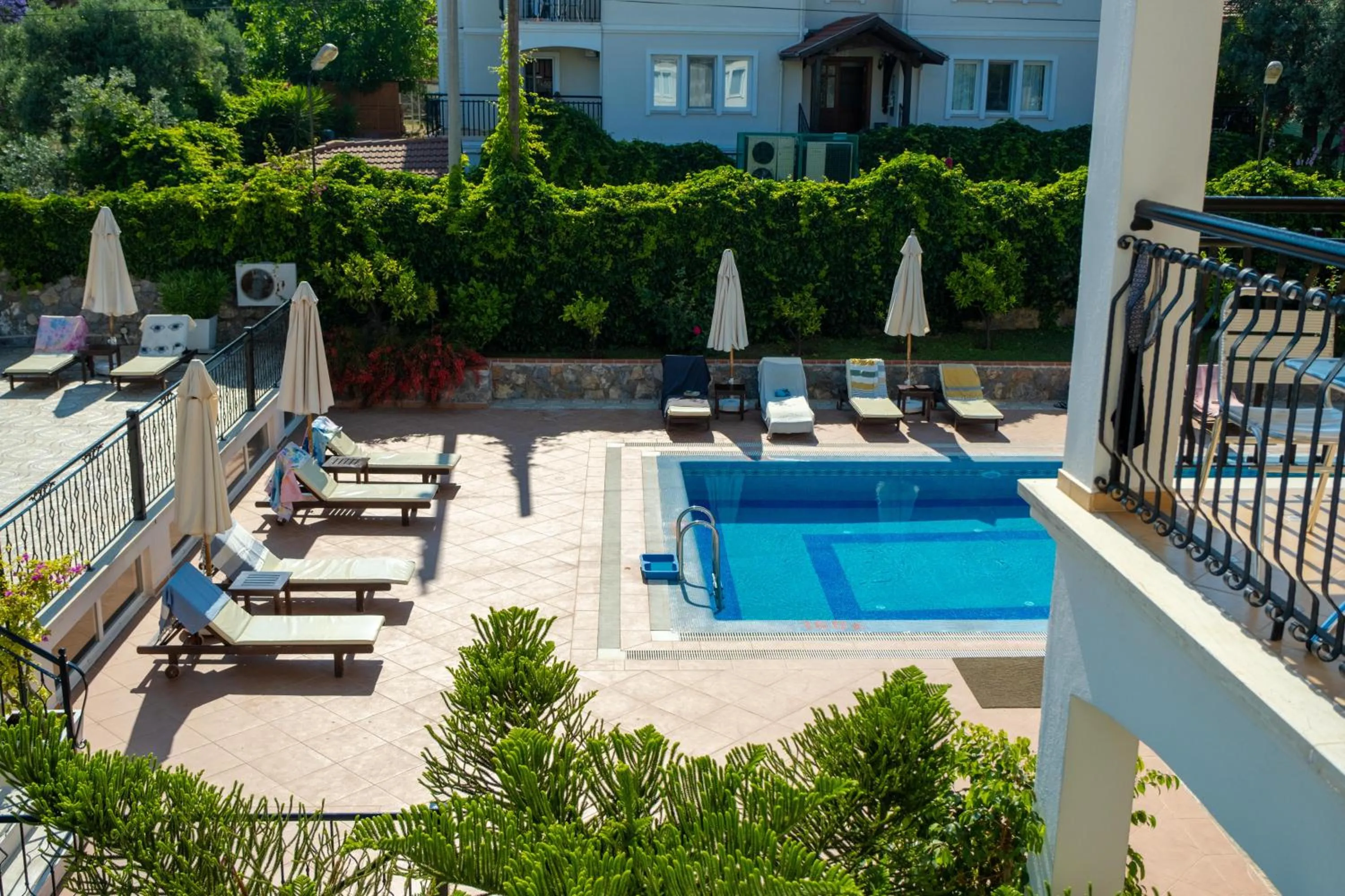 Sea Breeze Hotel and Apartments