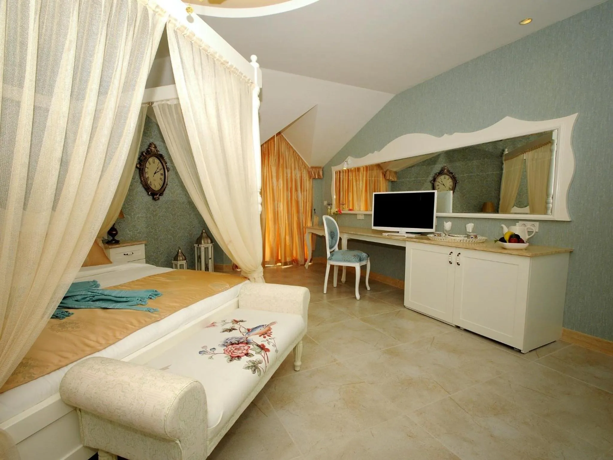 Photo of the whole room, Bed in Sea Breeze Hotel and Apartments