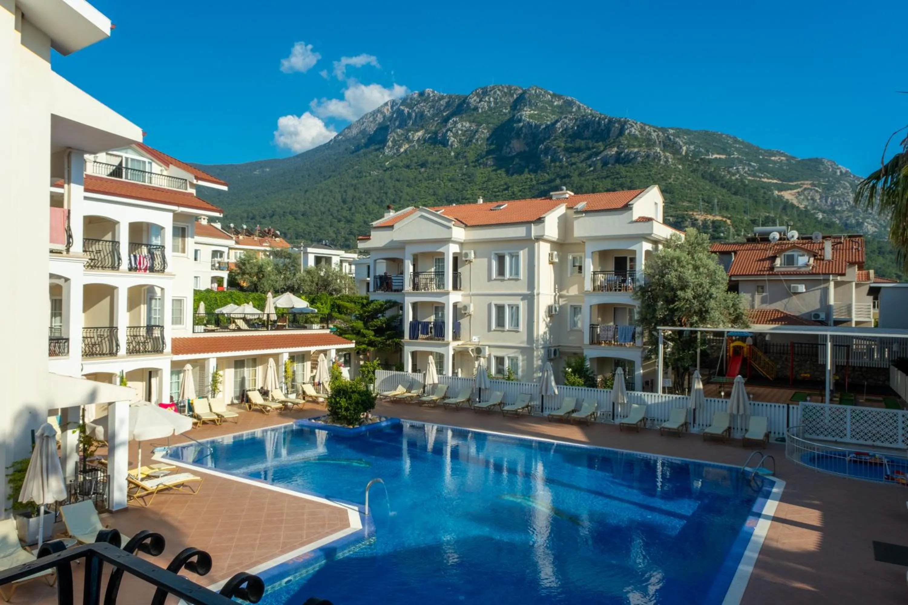 Sea Breeze Hotel and Apartments