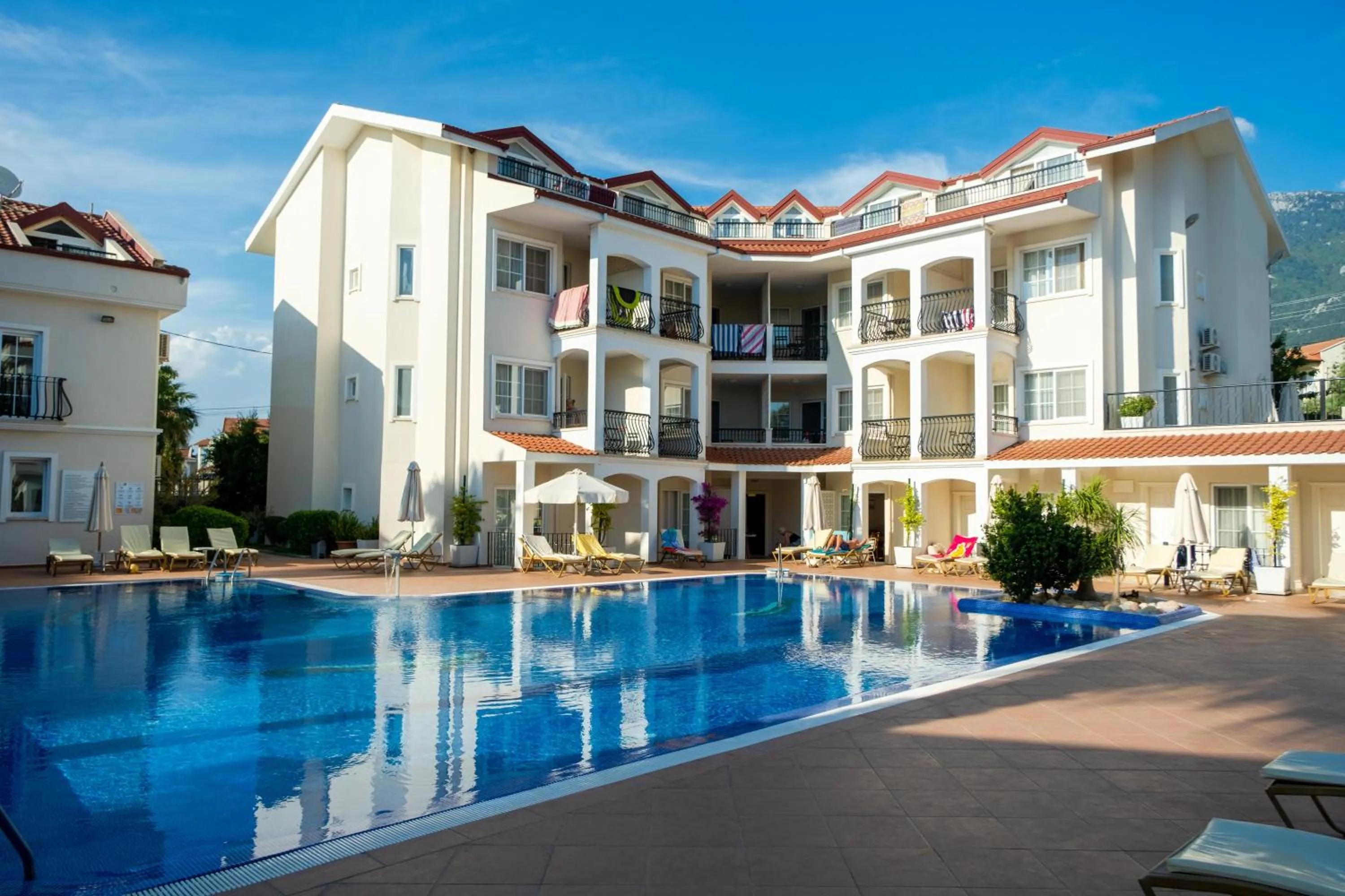 Sea Breeze Hotel and Apartments