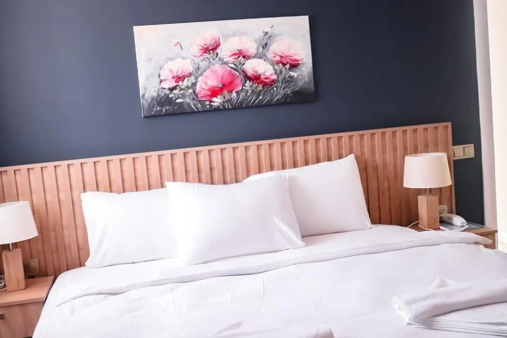 Bed in Sea Breeze Hotel and Apartments