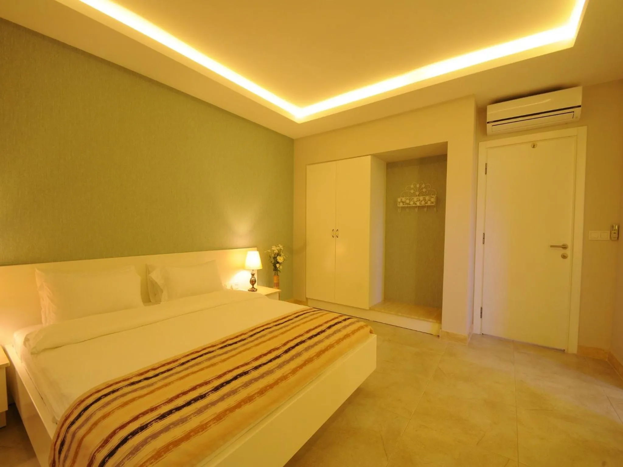 Bed in Sea Breeze Hotel and Apartments