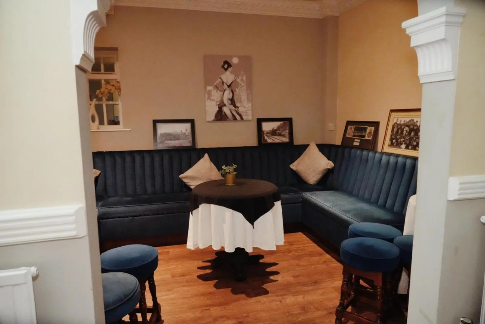 Lounge or bar in The Waverley Hotel