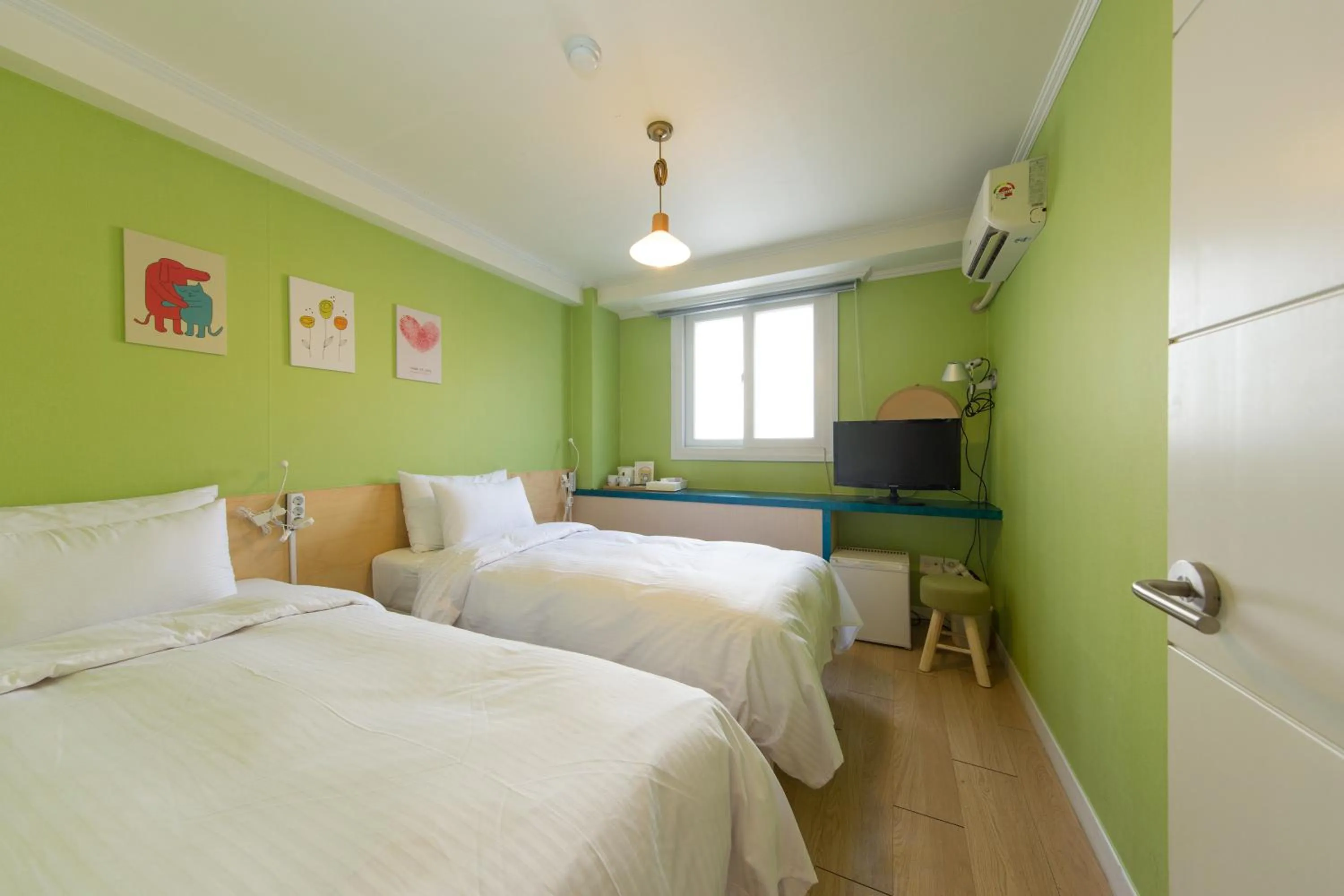 Bed in Travel Monster