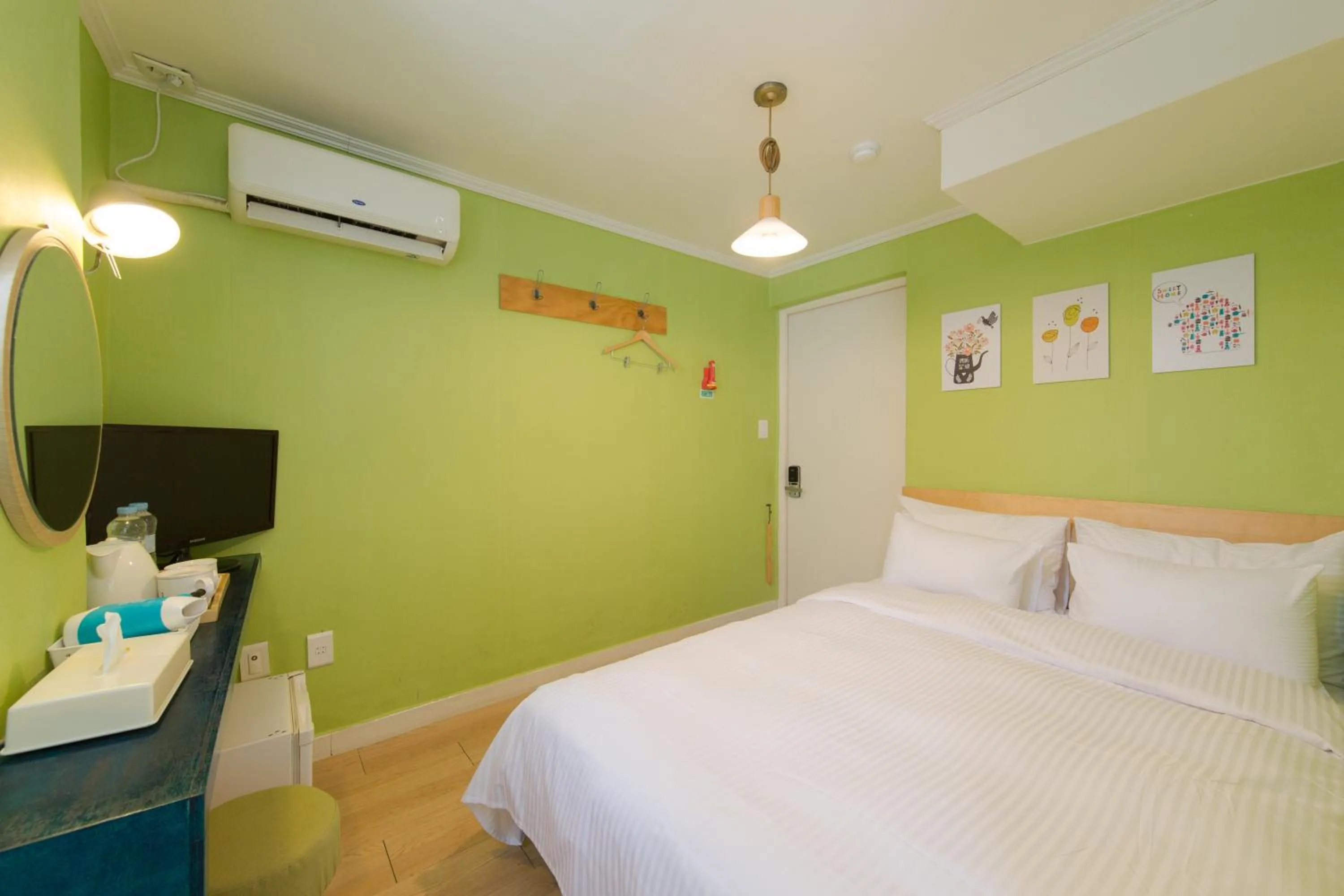 Bed in Travel Monster