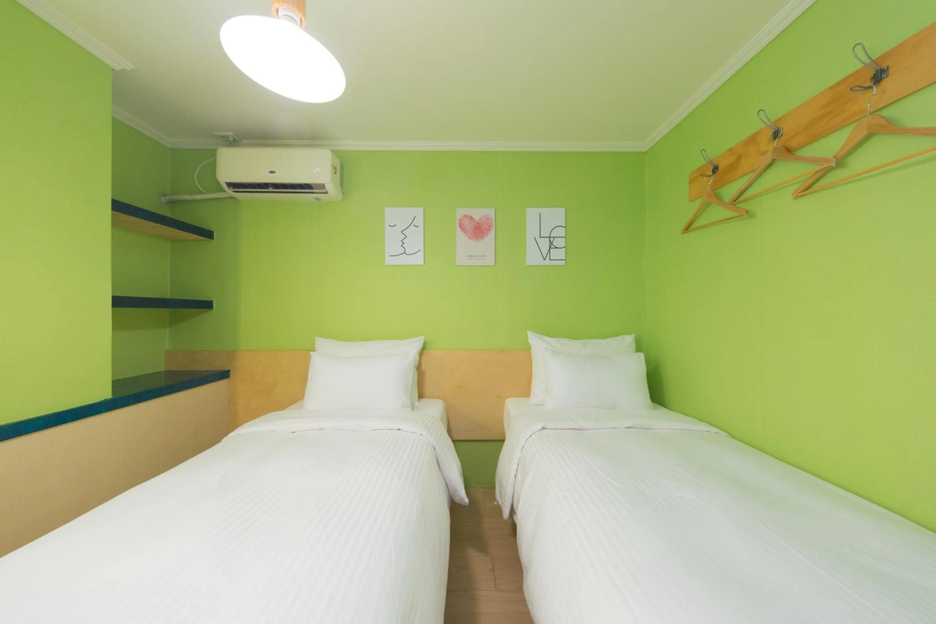 Bed in Travel Monster