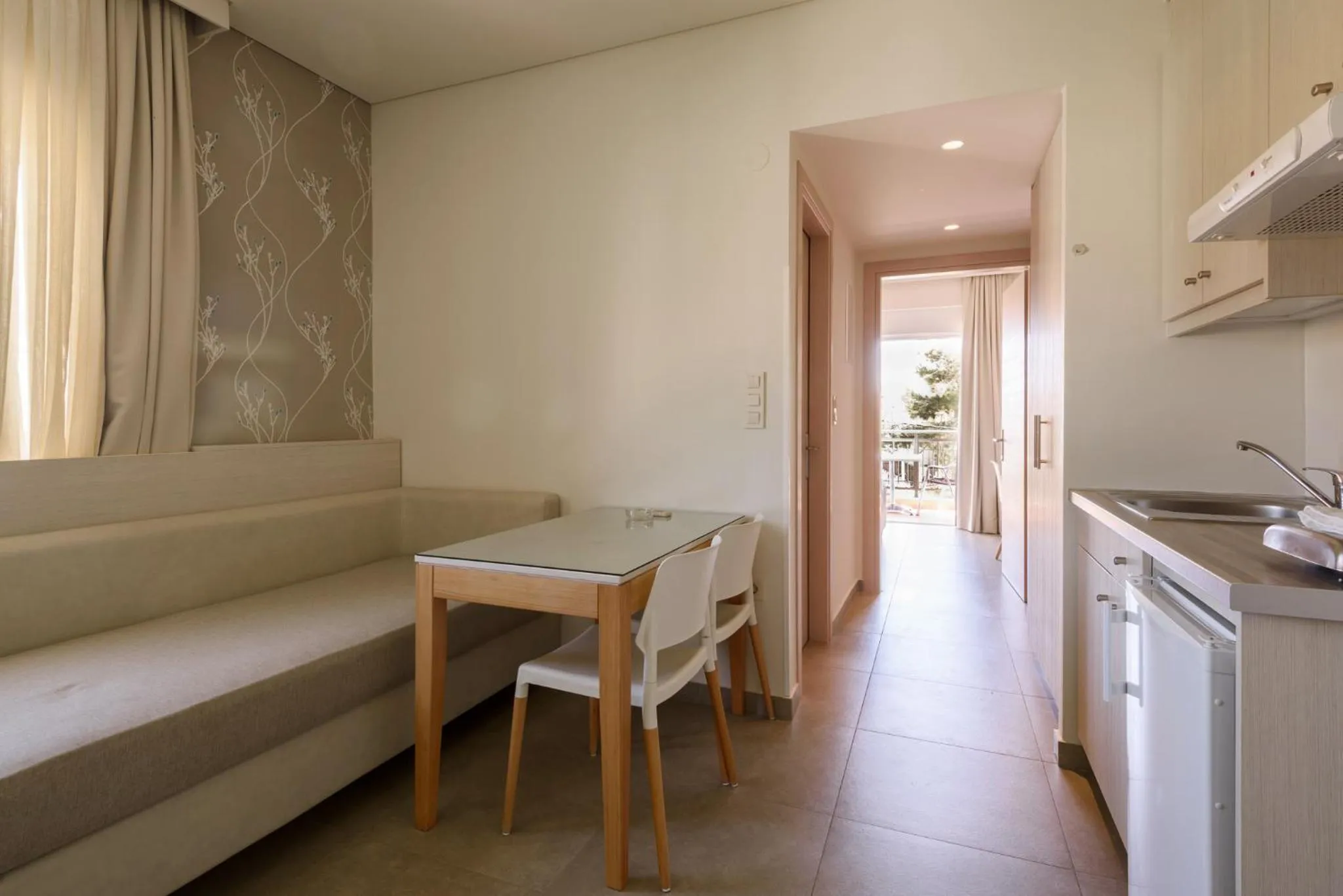 Poseidon Studios & Apartments