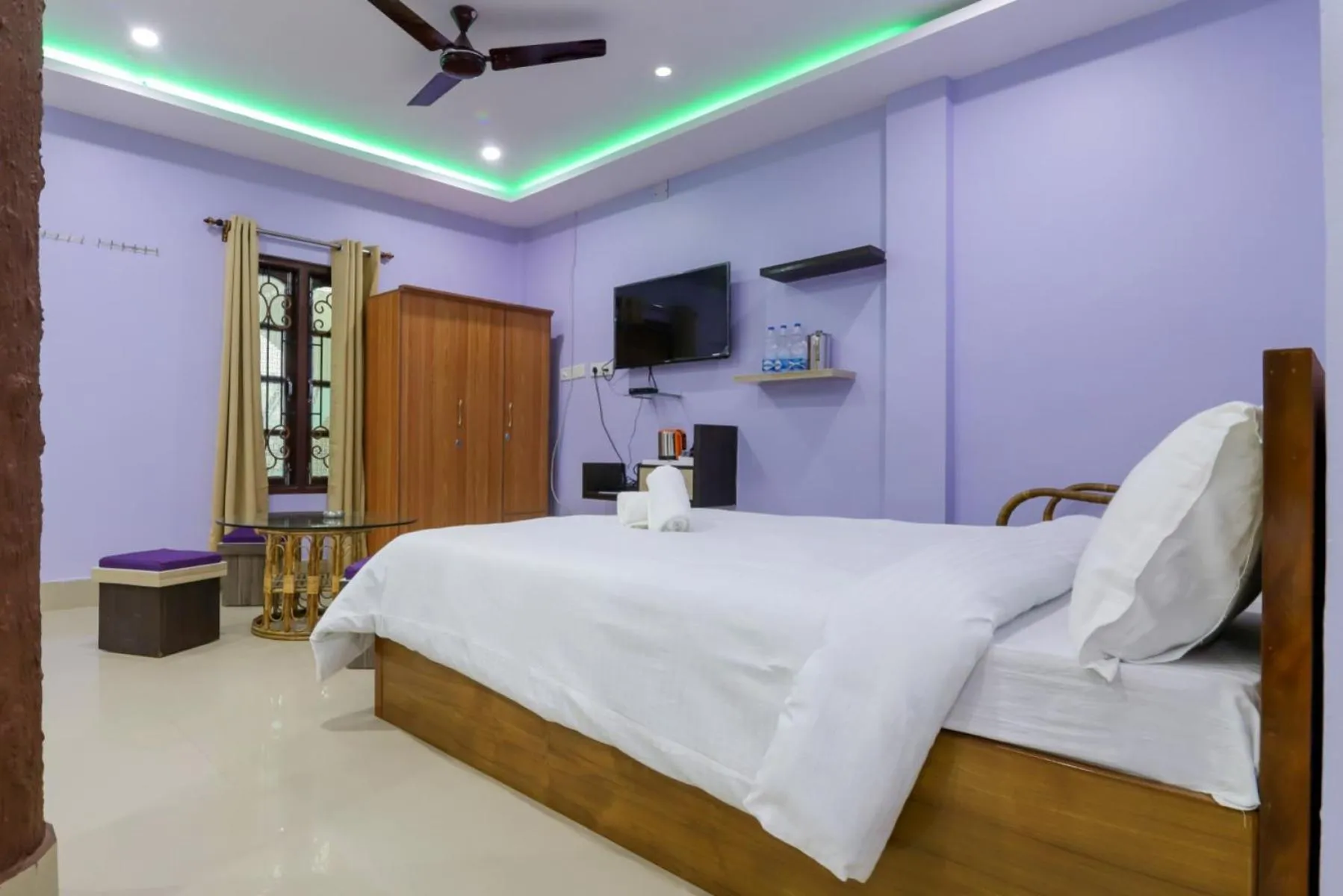 Photo of the whole room, Bed in Resort Trimurti