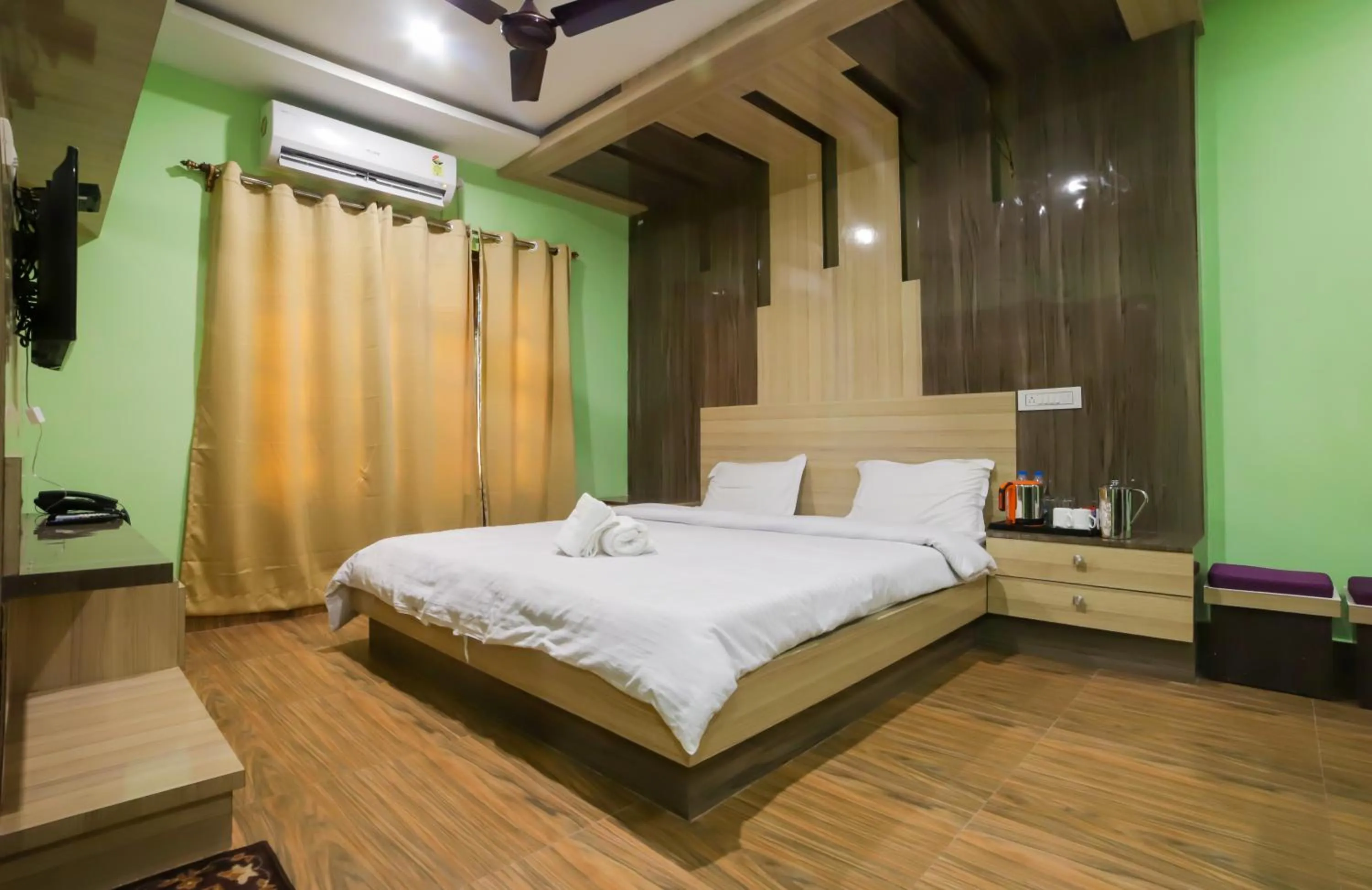 Bed in Resort Trimurti
