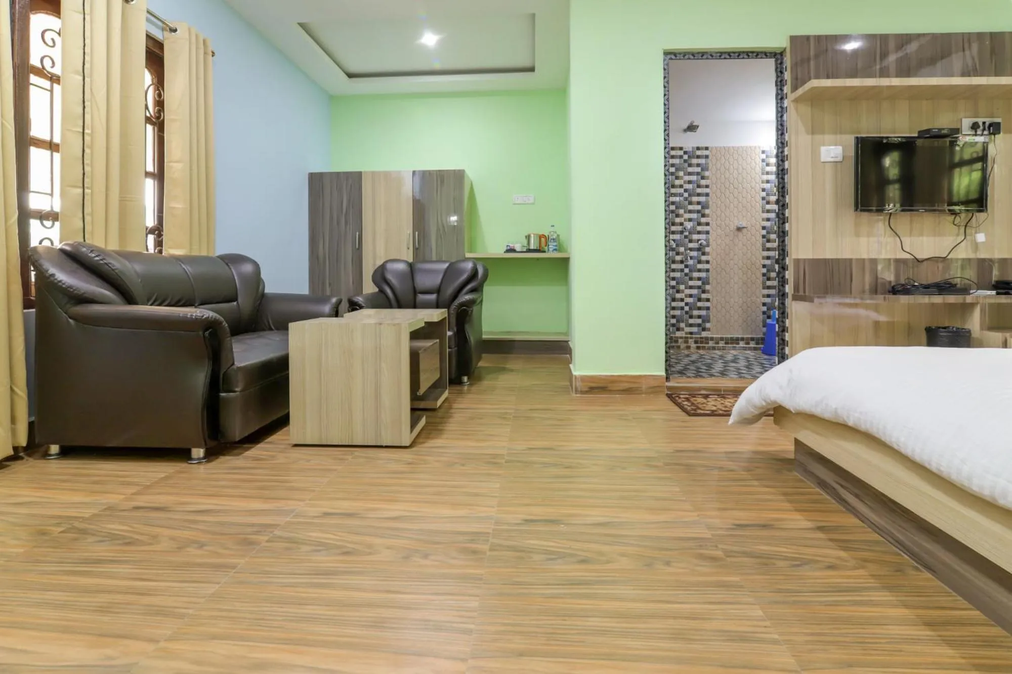 Living room, Bed in Resort Trimurti